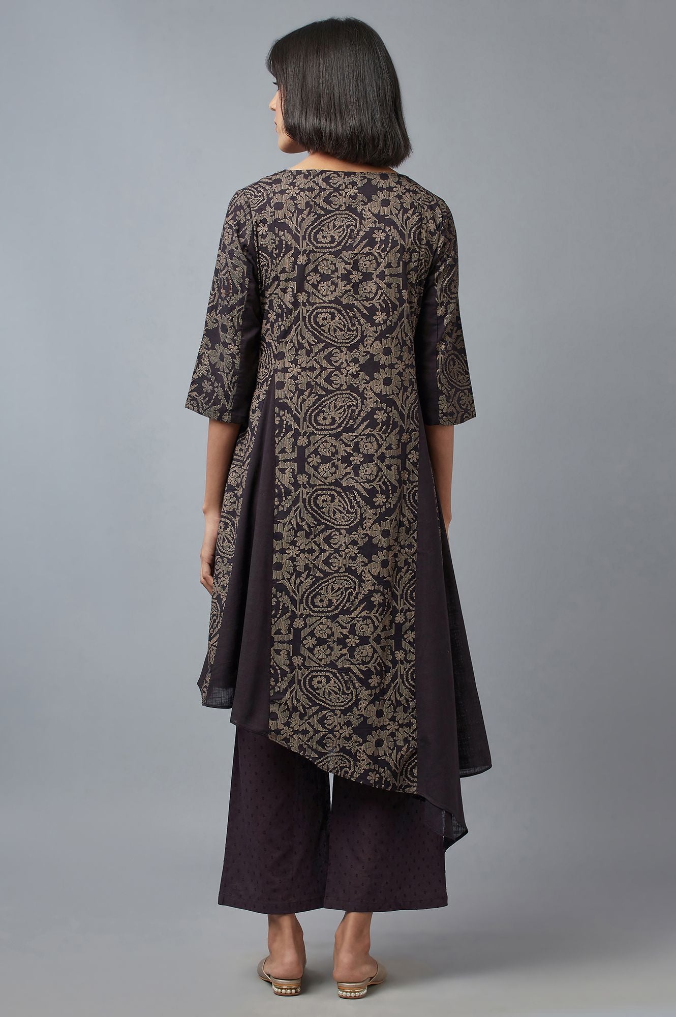 Black Floral Print Asymmetric kurta in Round Neck