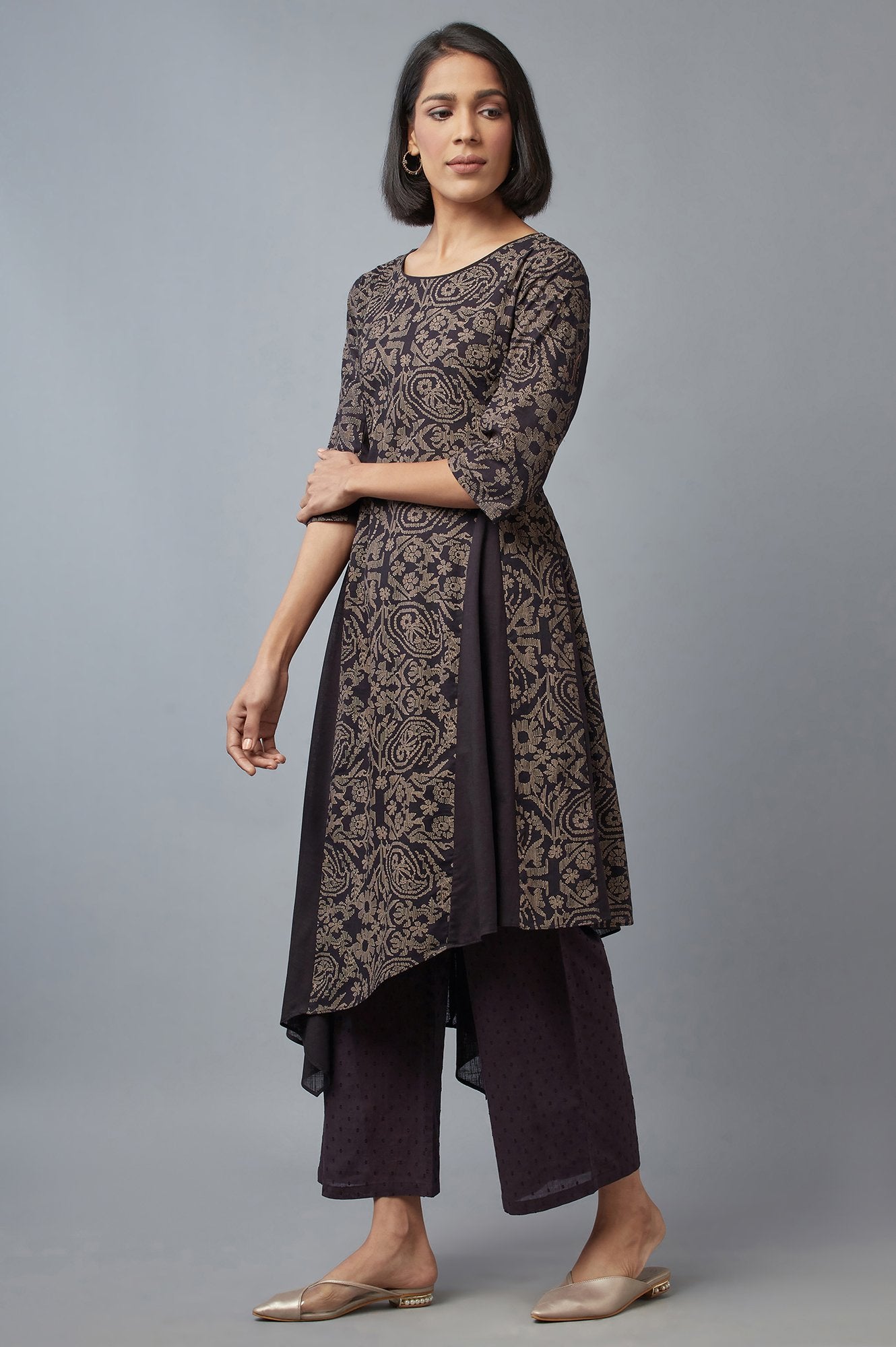 Black Floral Print Asymmetric kurta in Round Neck