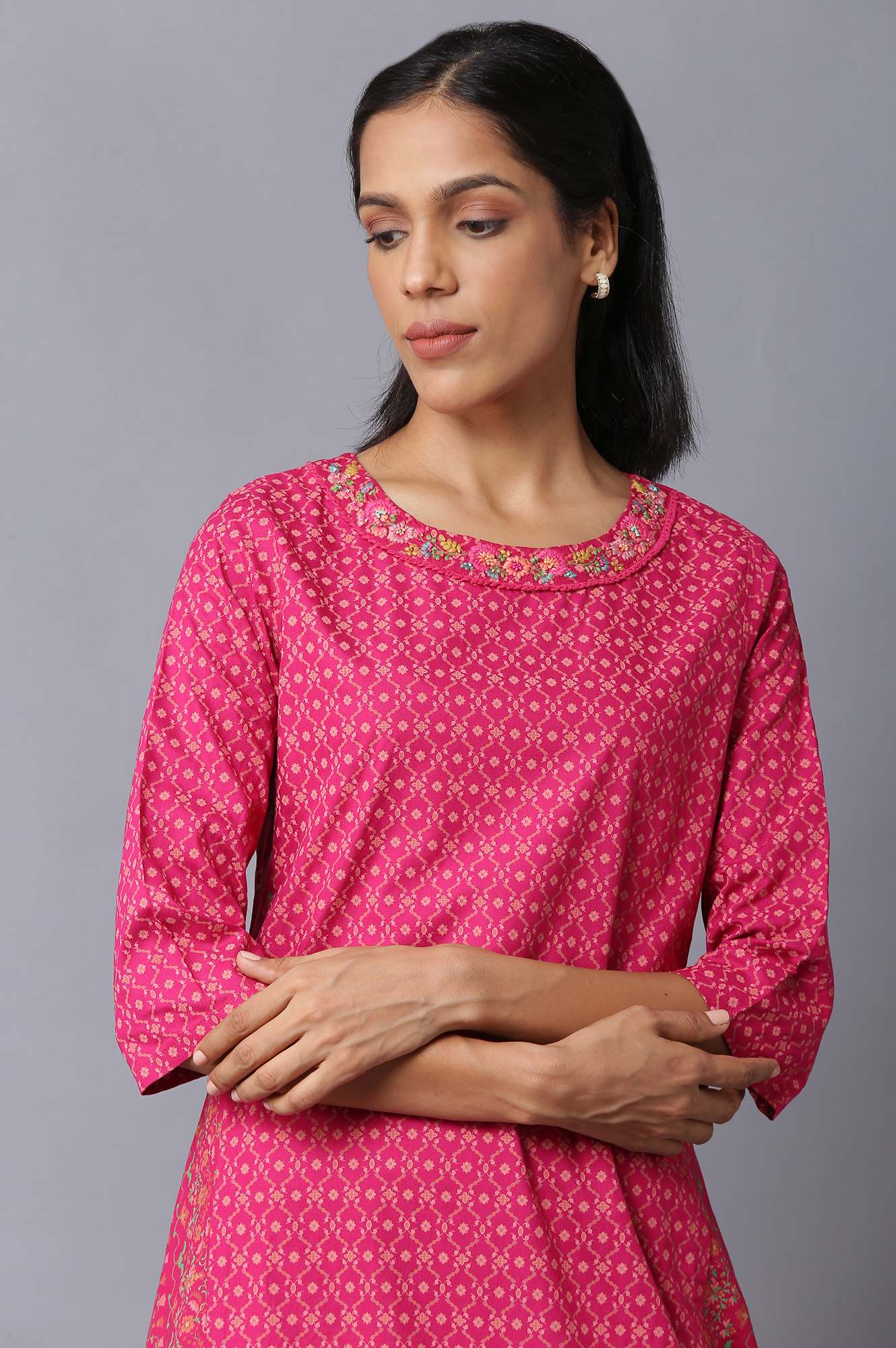 Dark Pink Boat Neck kurta With Thread Embroidery