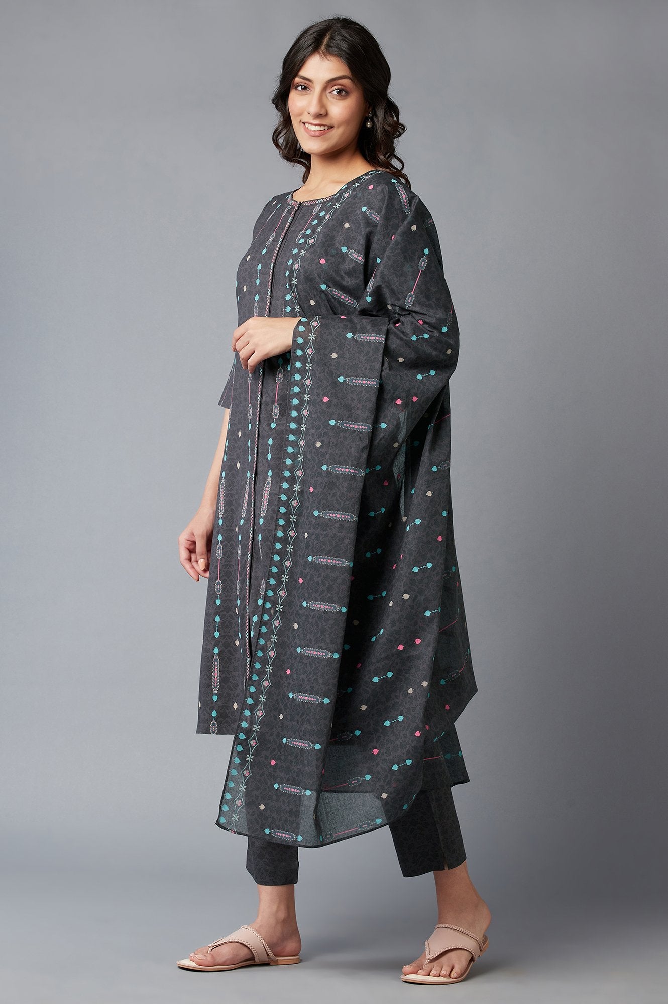 Grey Printed kurta With Slim Pants And Dupatta