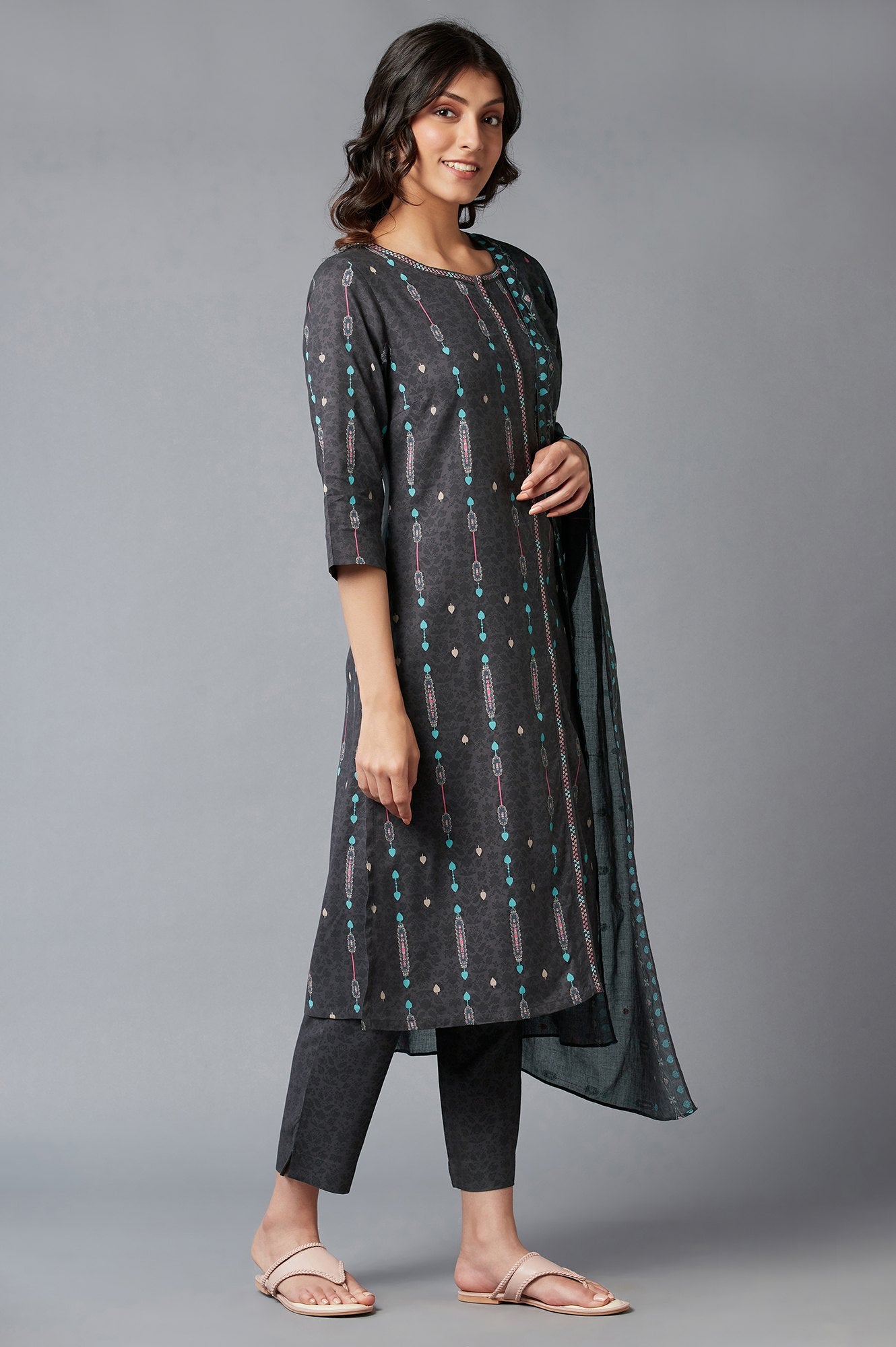 Grey Printed kurta With Slim Pants And Dupatta