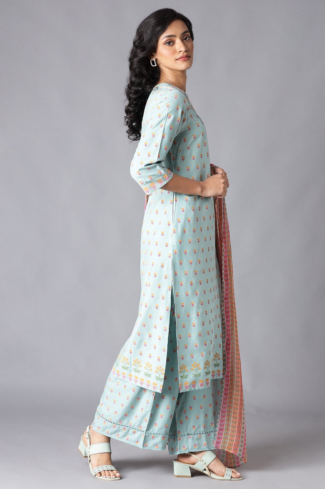Aqua Blue Embroidered kurta In Round Neck With Parallel Pants And Chiffon Dupatta