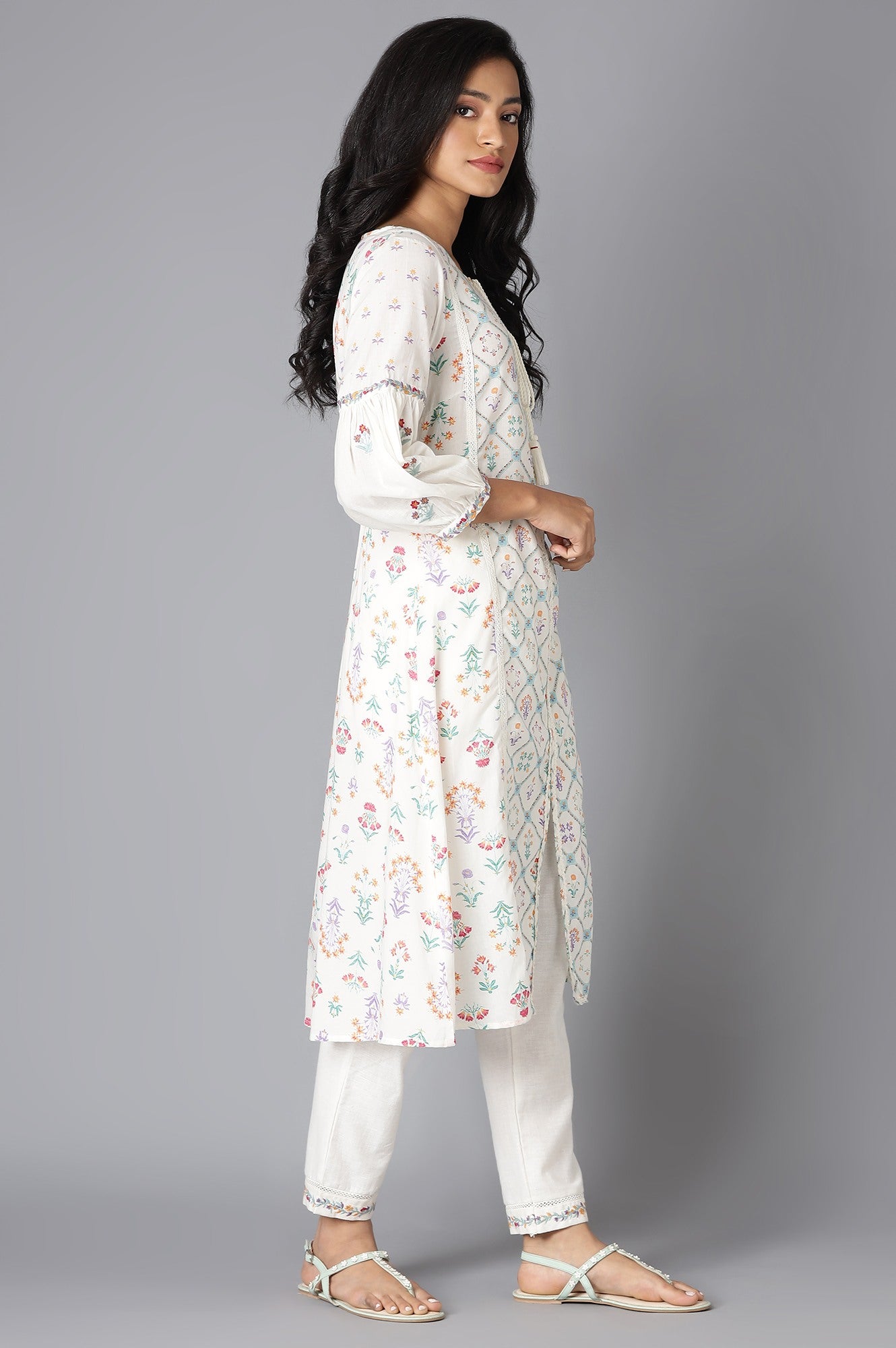 White Floral Print kurta And Slim Pants Set