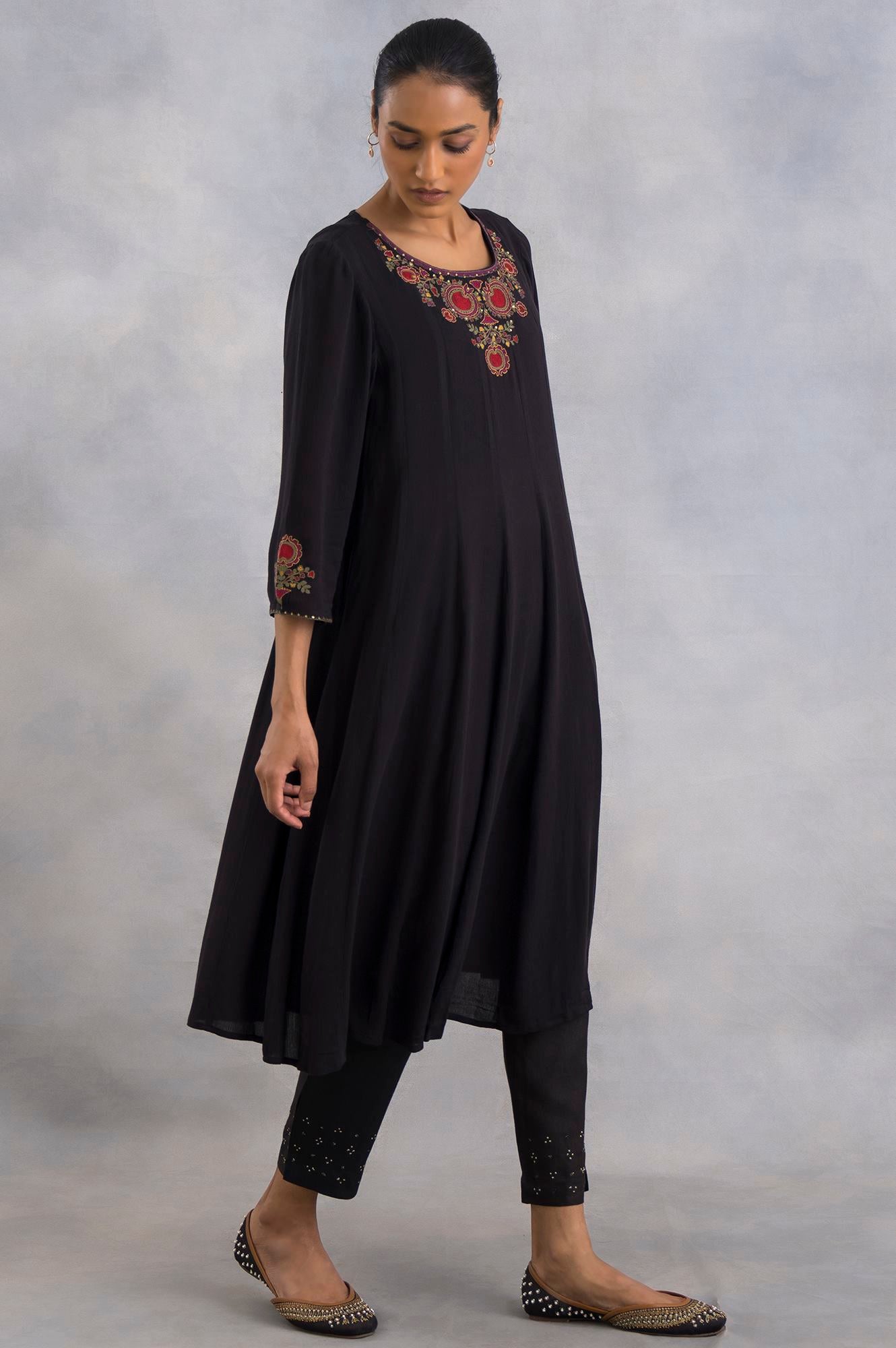 Black Flowy Crepe Embroidered kurta