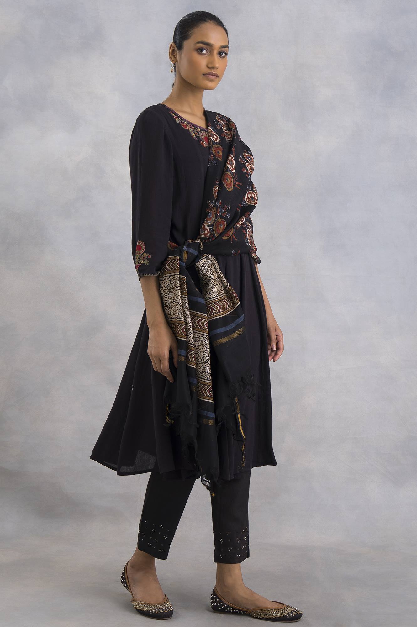 Black Flowy Crepe Embroidered kurta