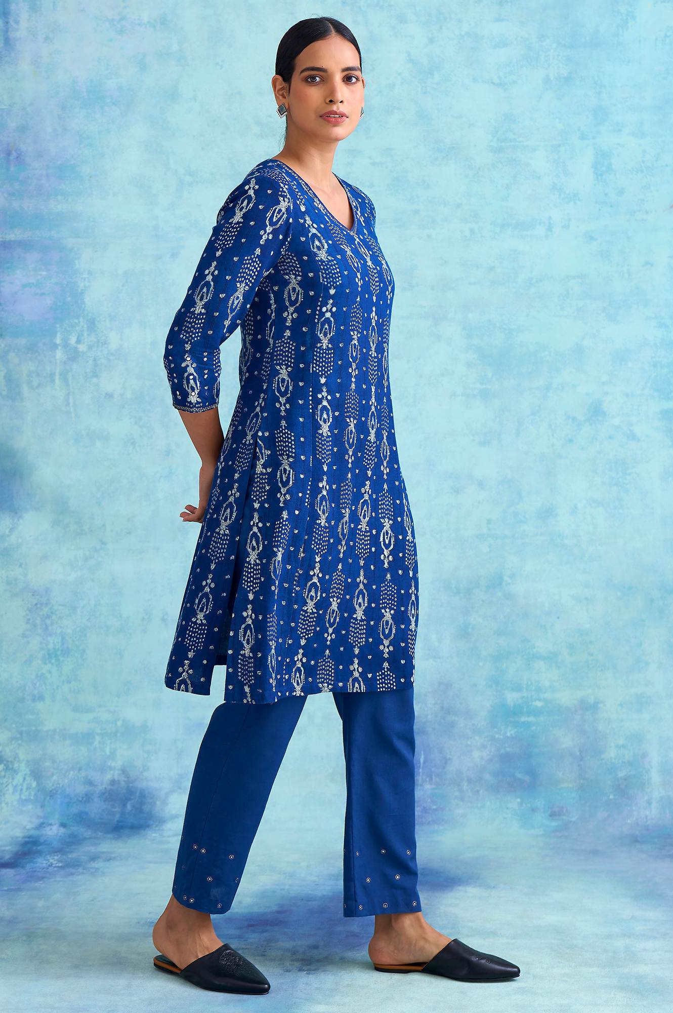 Folksong By W Indigo Dabu Print V-Neck kurta