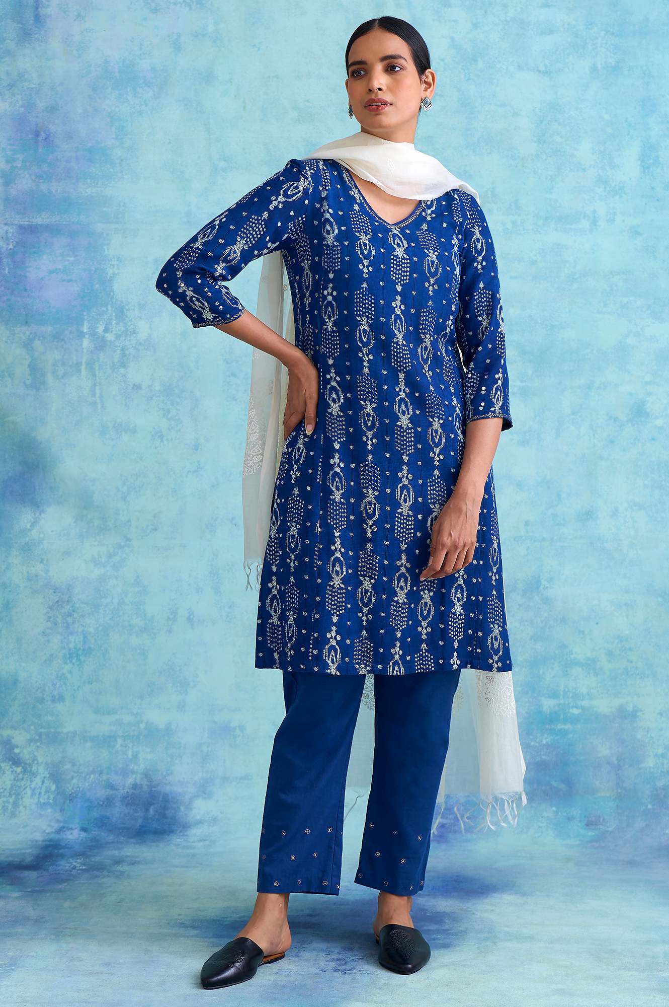 Folksong By W Indigo Dabu Print V-Neck kurta