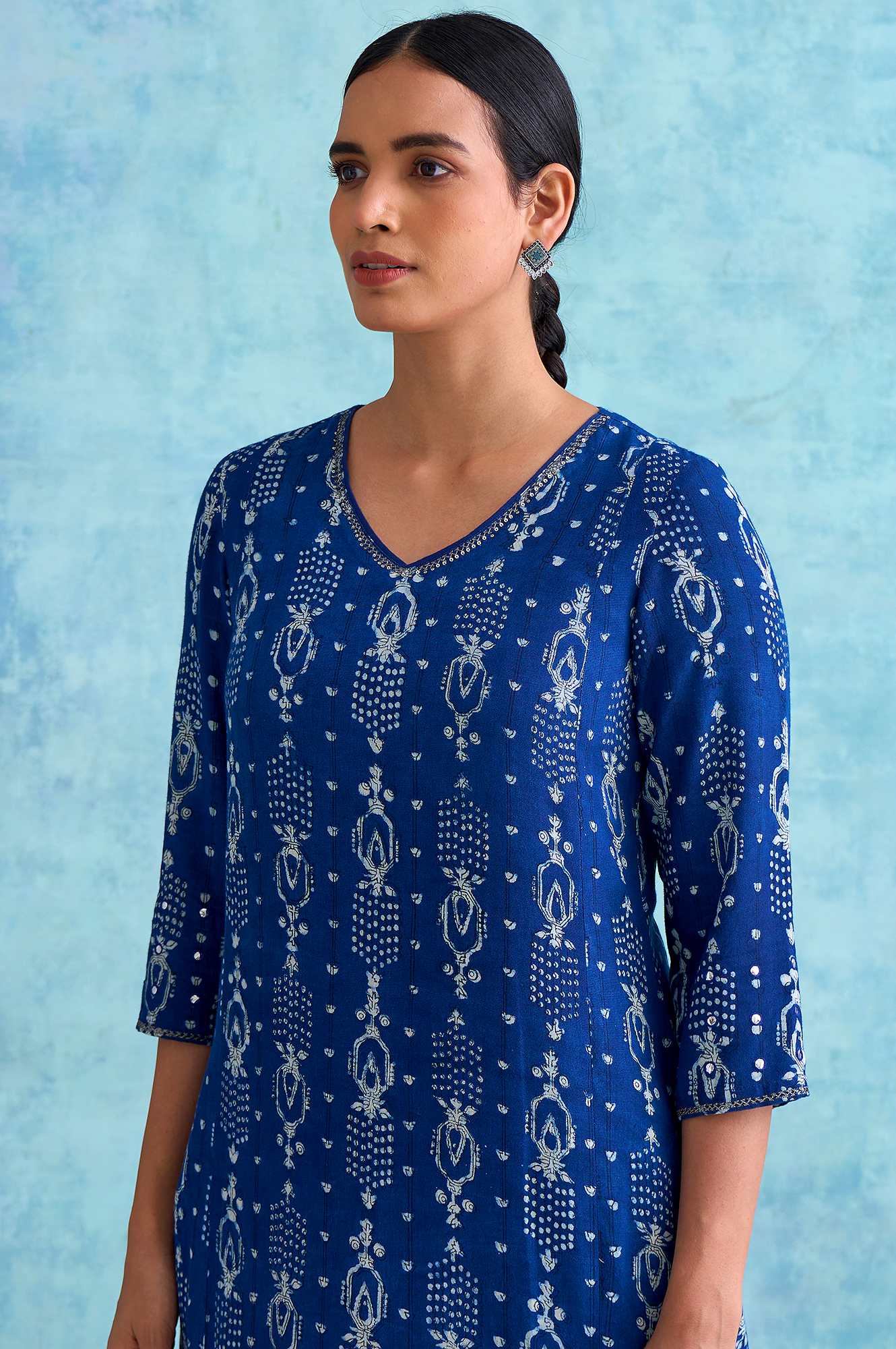 Folksong By W Indigo Dabu Print V-Neck kurta