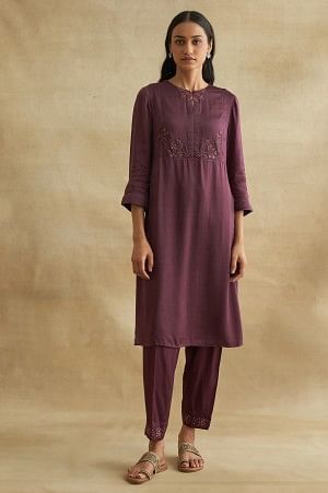 Purple Embroidered kurta In Lustrous Satin