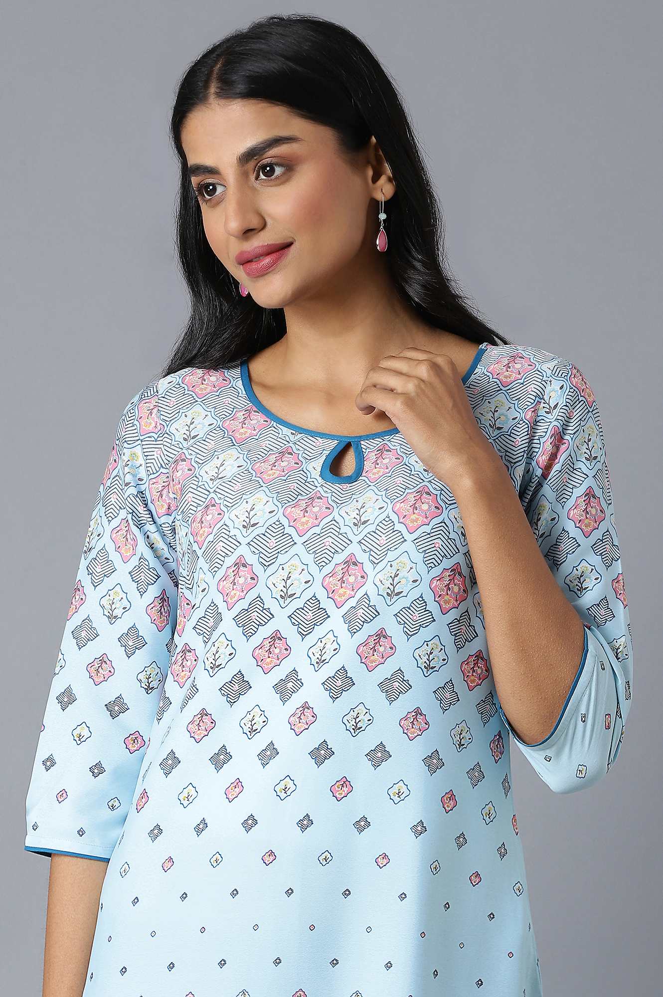 Sky Blue Floral Printed kurta In Round Neck With Blue Solid Trousers
