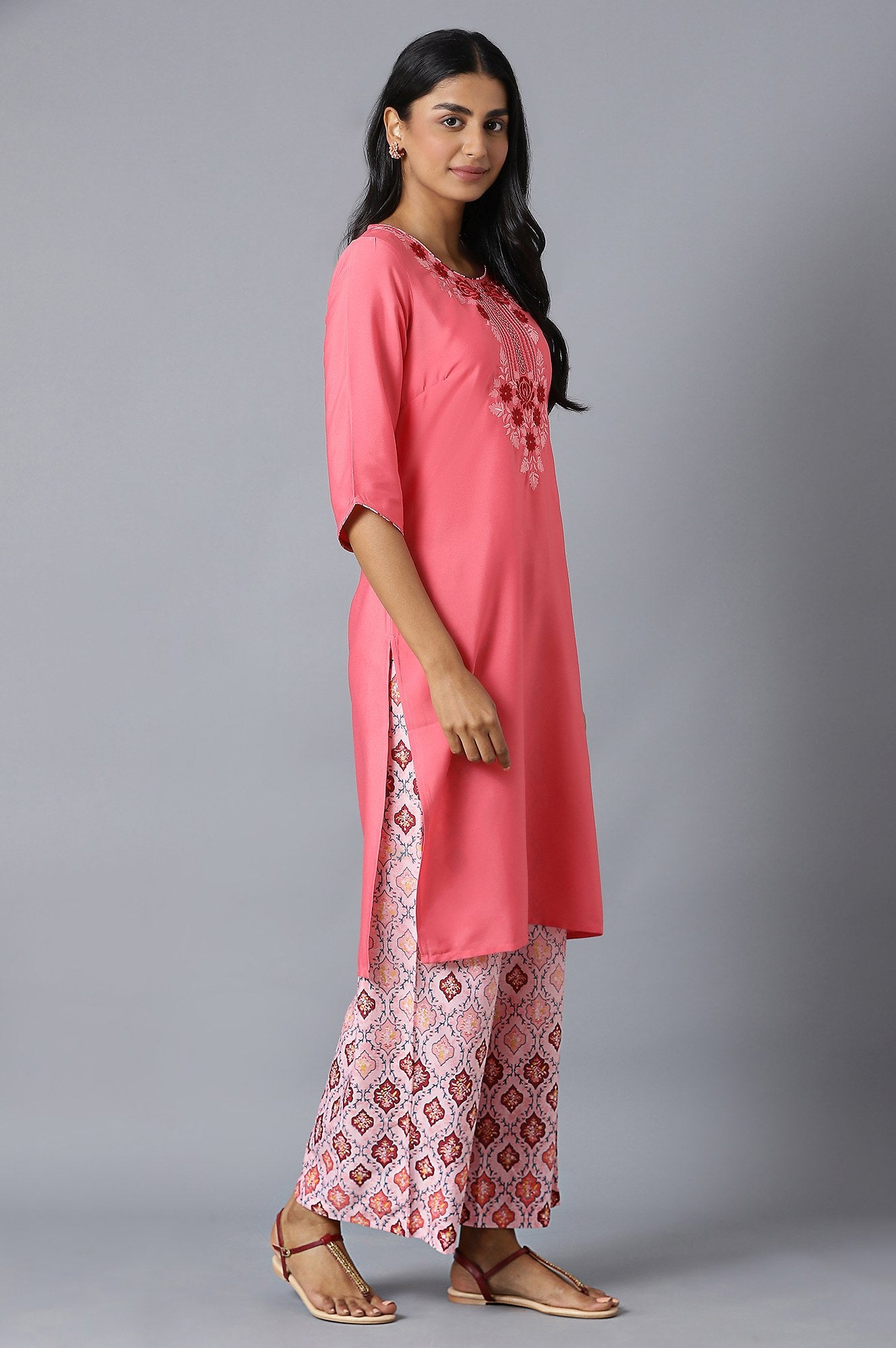 Pink Embroidered kurta In Round Neck With Pink Straight Palazzo