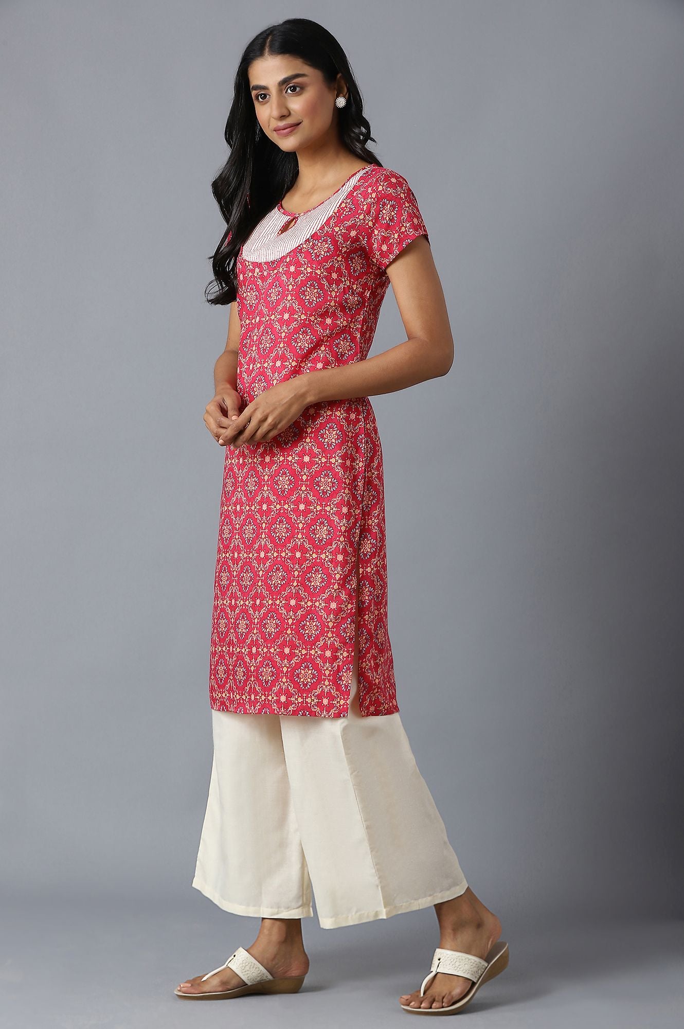 Pink Floral Printed kurta In Round Neck With Natural Straight Palazzo