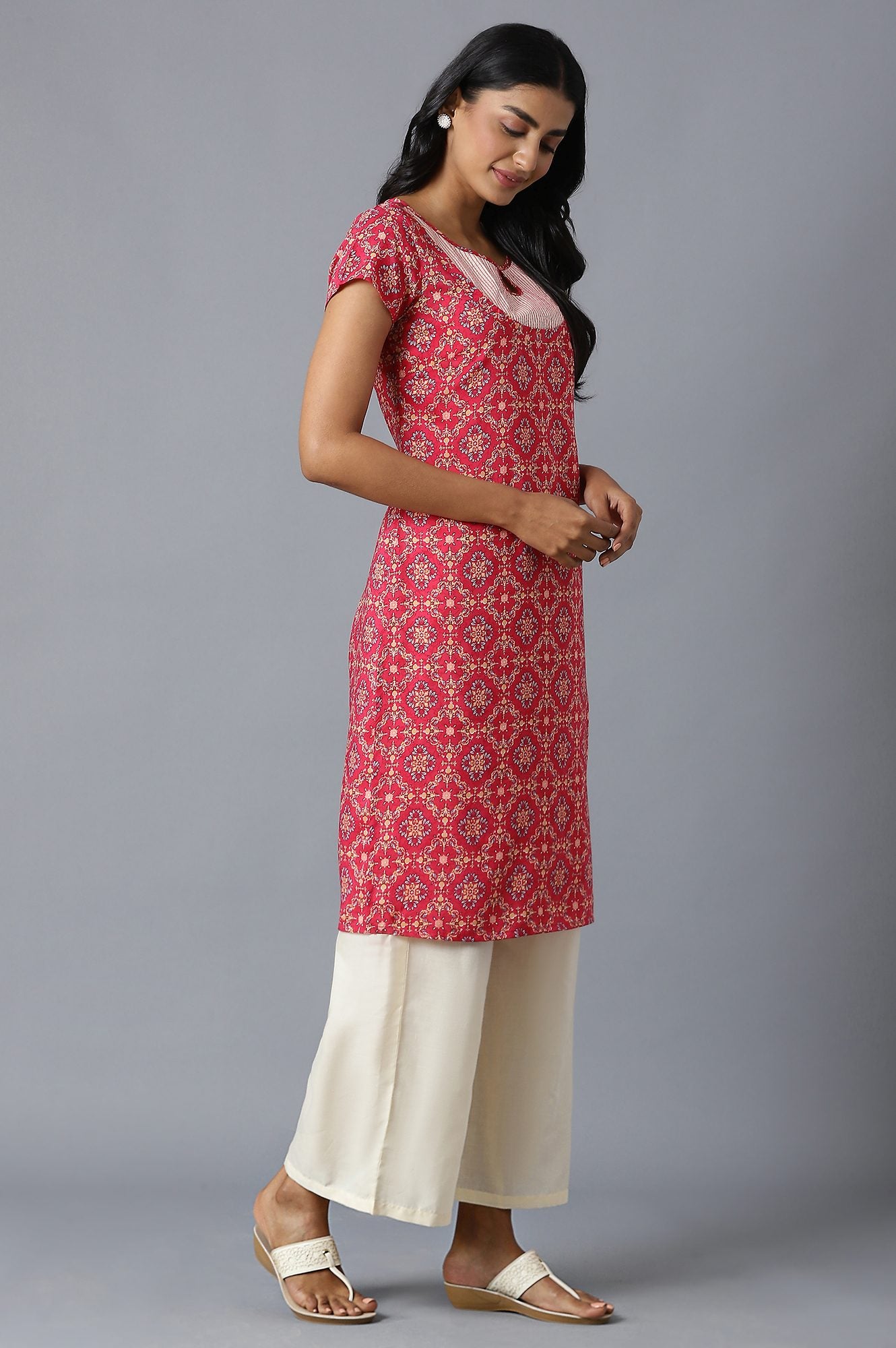 Pink Floral Printed kurta In Round Neck With Natural Straight Palazzo