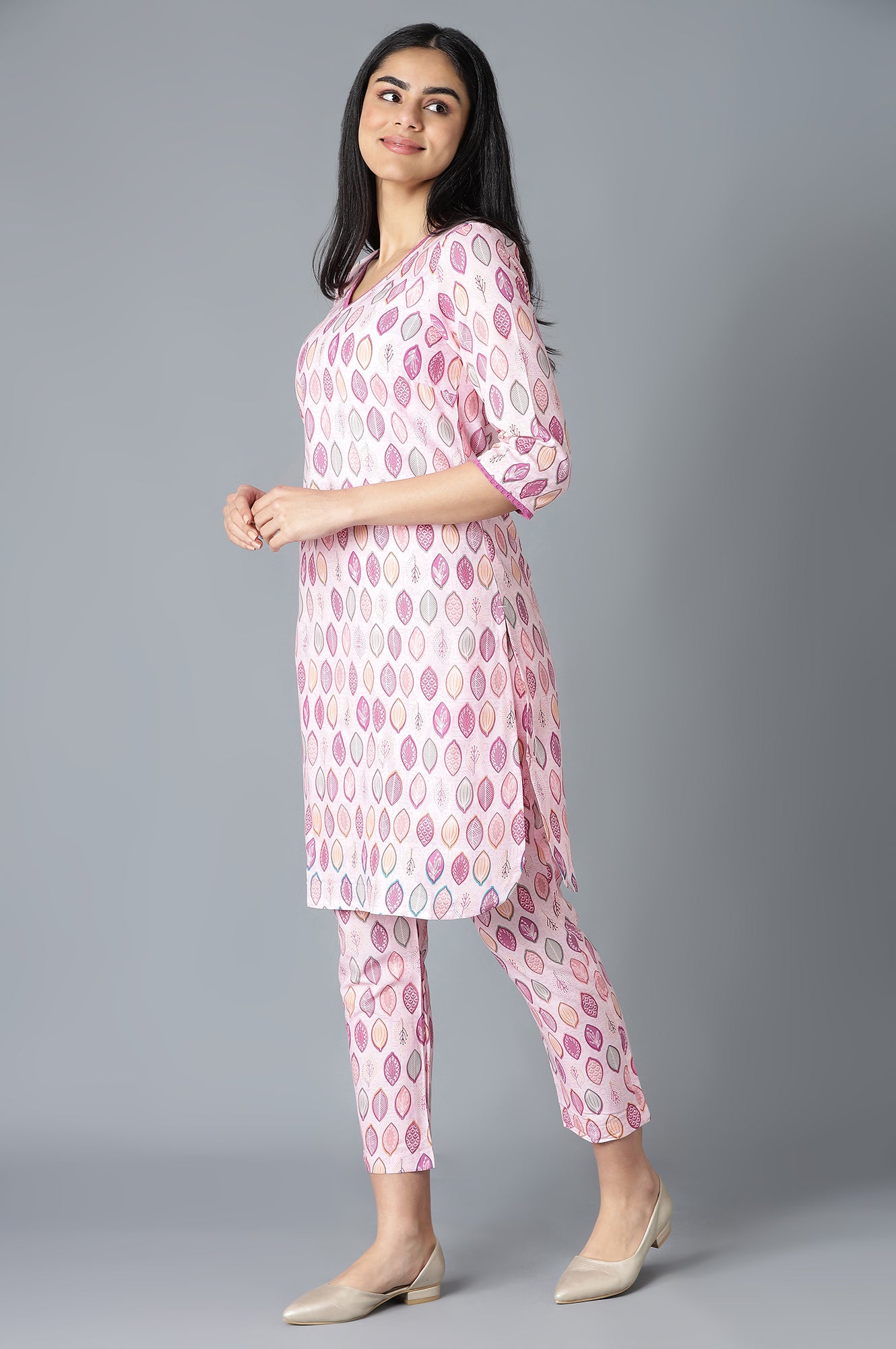 Pink Floral Printed V-Neck kurta With Straight Trousers