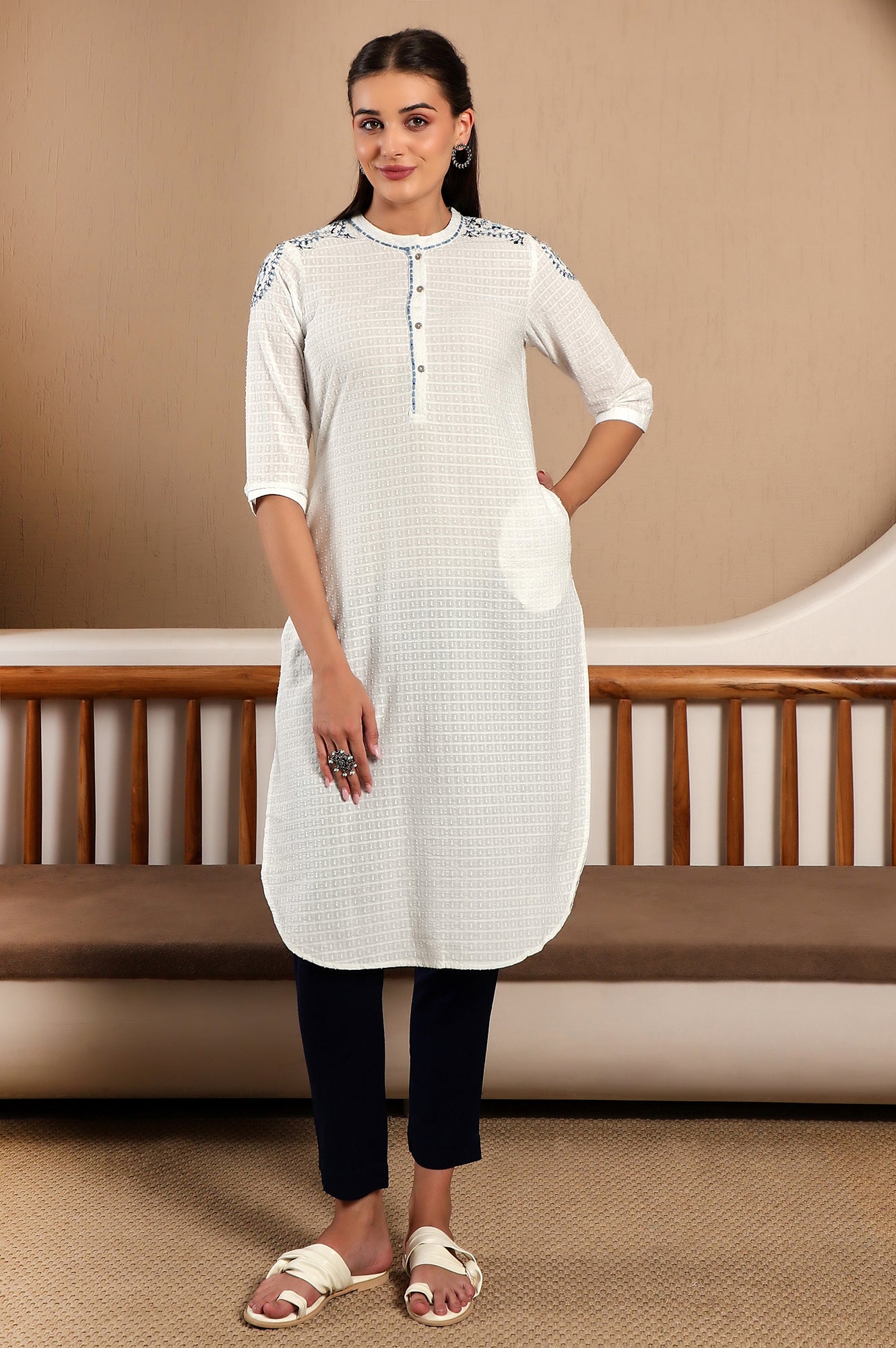 White Seer Sucker Kurta With Thread Embroidery