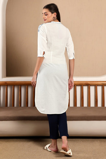 White Seer Sucker Kurta With Thread Embroidery