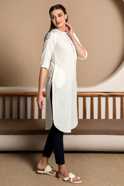 White Seer Sucker Kurta With Thread Embroidery