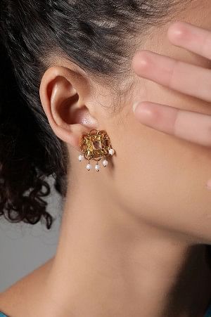 Gold Stud Earrings With Polki and Pearl Beads