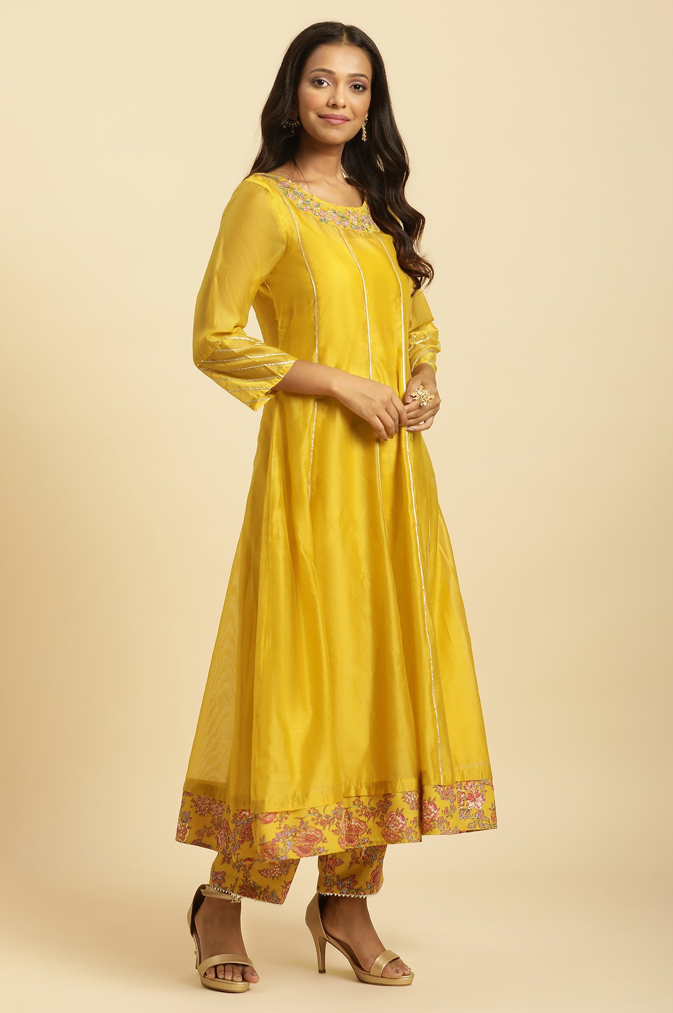 Yellow Chander Floral Printed Kurta, Pants And Dupatta Set