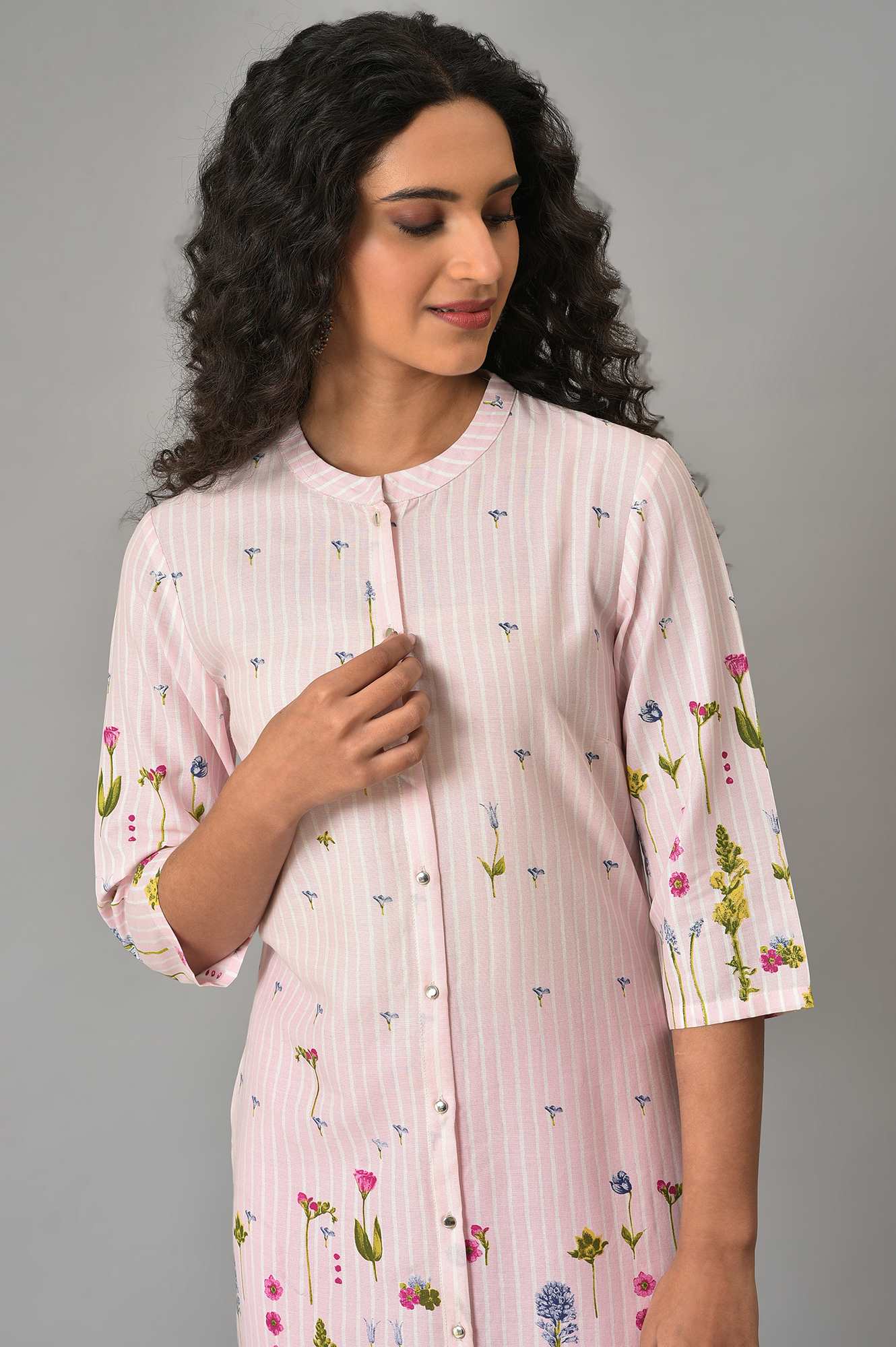 Light Pink Floral Printed kurta In Mandarin Collar