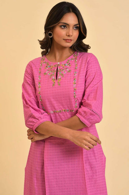 Plus Size Pink Floral Embroidered kurta In Textured Fabric - wforwoman