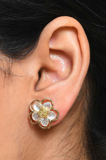 White &amp; Gold Pearl Petal Casual Stud Earrings