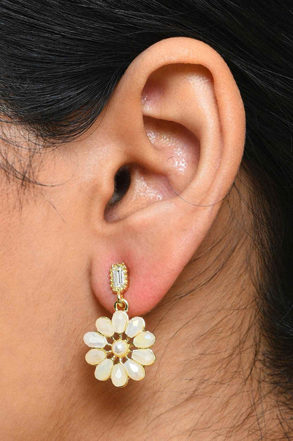 White Glossy Beads Fashion Drop Earrings