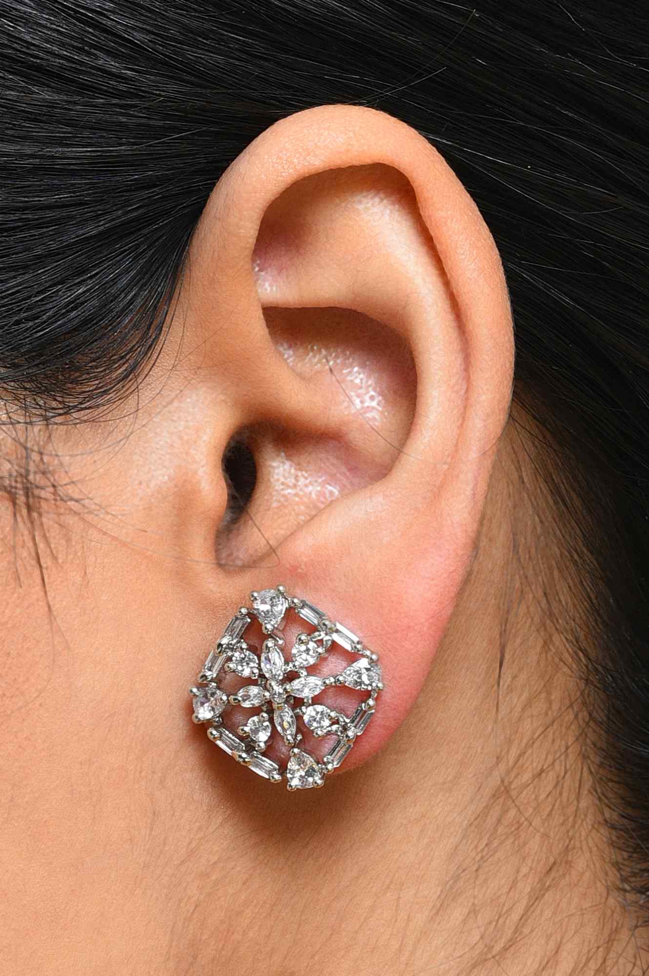 White Crystal Zircons Stud Earrngs