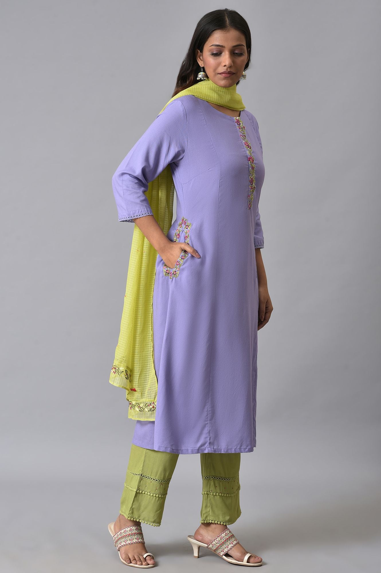 Purple Embroidered kurta Set