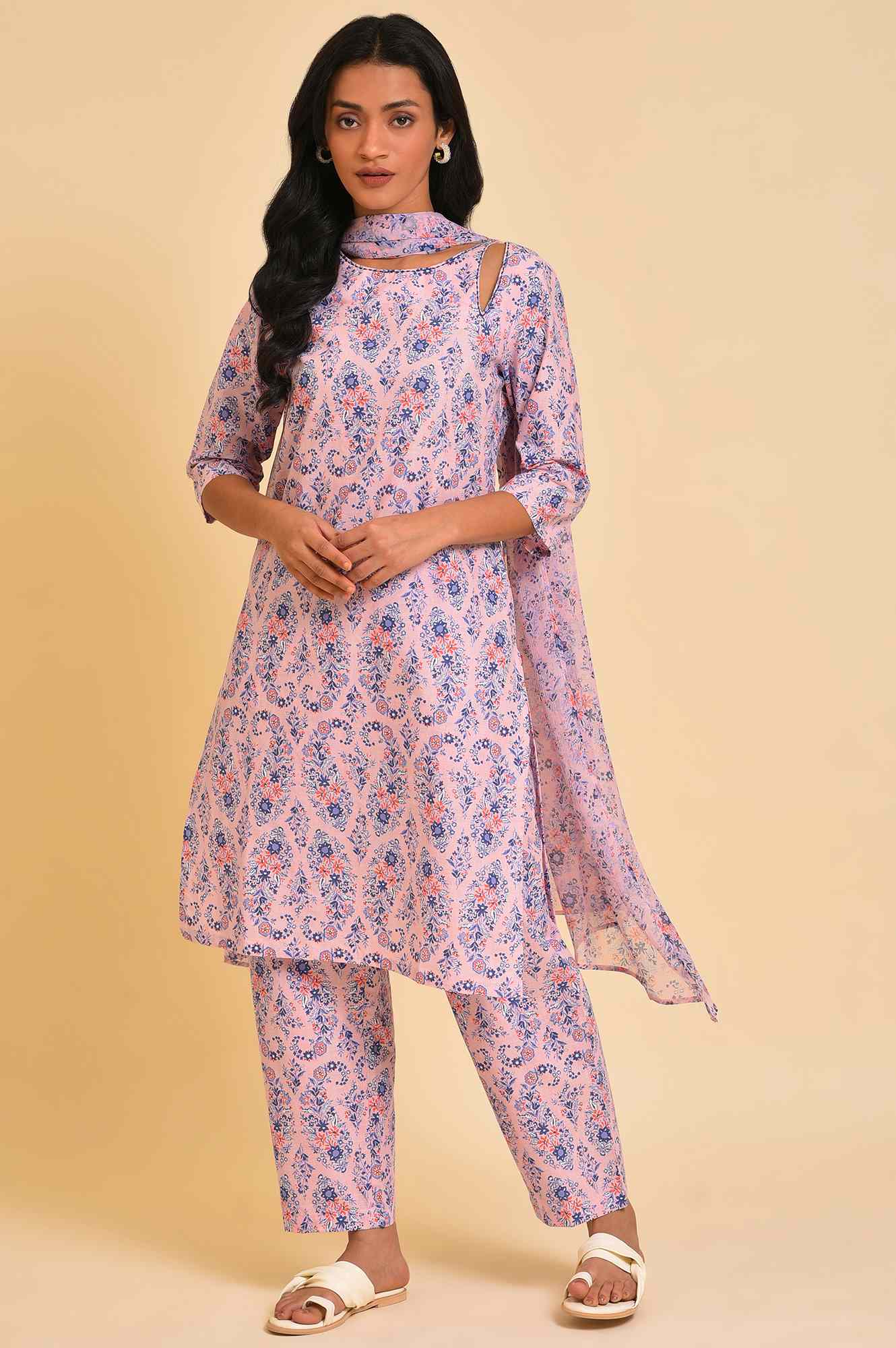 Pink Floral Printed kurta, Pants &amp; Dupatta Set