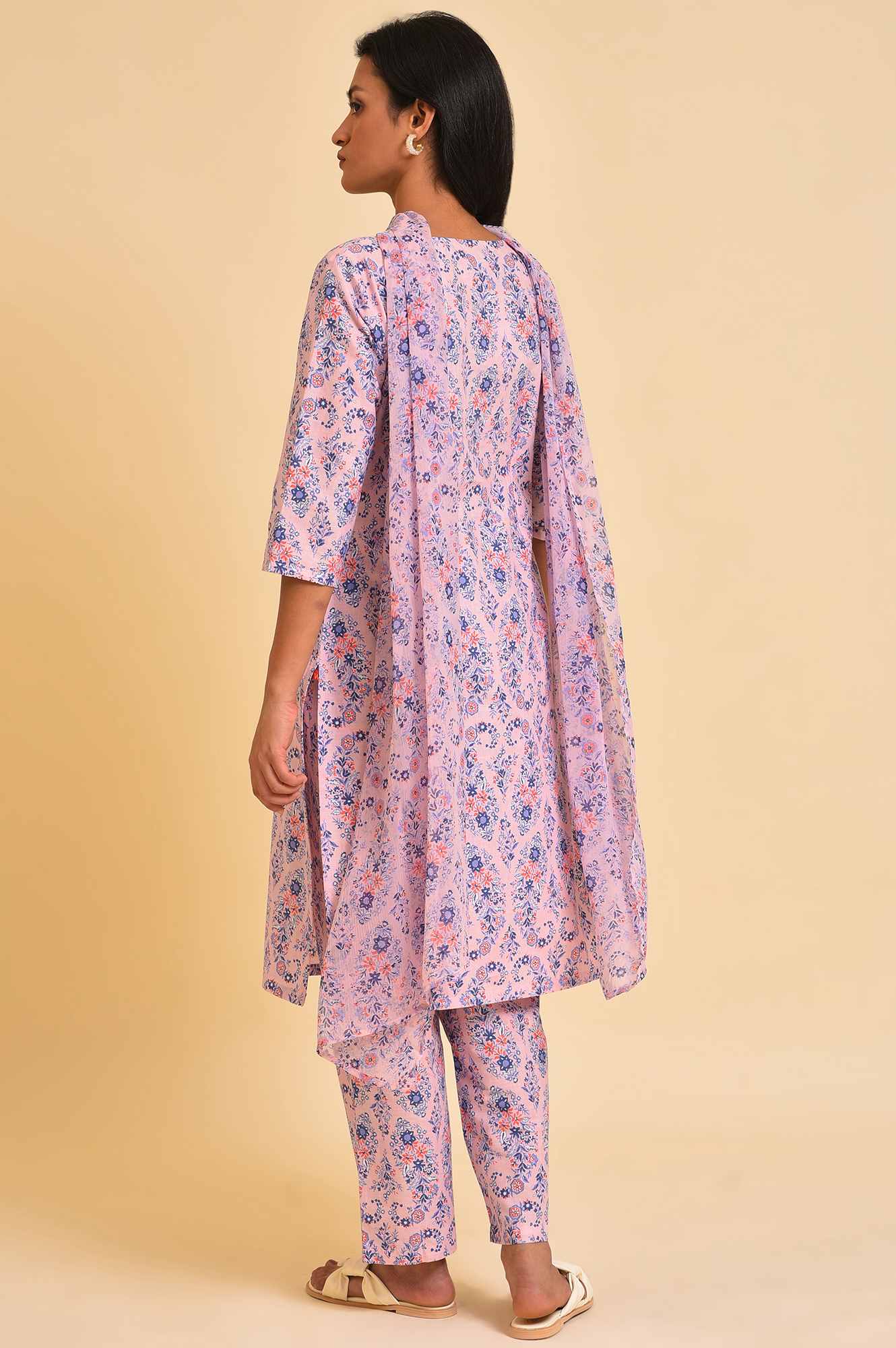 Pink Floral Printed kurta, Pants &amp; Dupatta Set