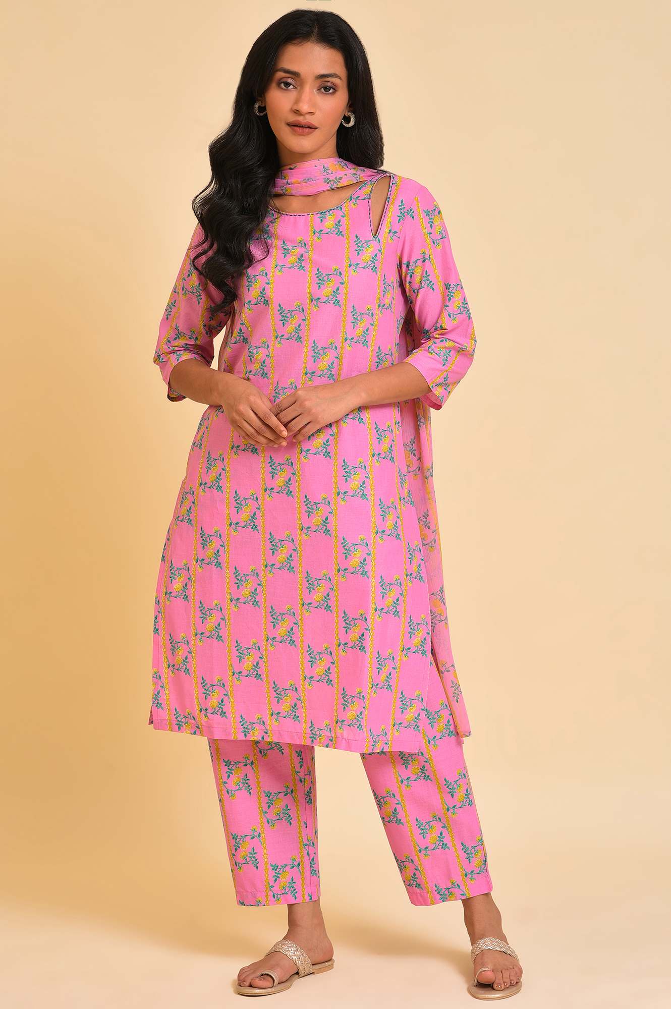 Pink Floral Printed kurta, Pants &amp; Dupatta Set