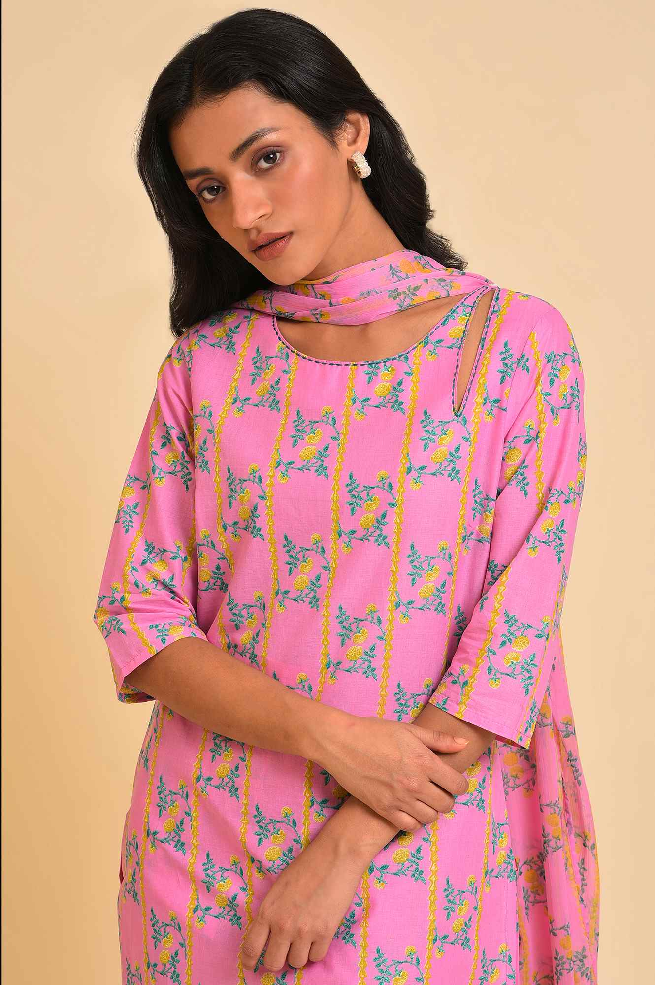 Pink Floral Printed kurta, Pants &amp; Dupatta Set