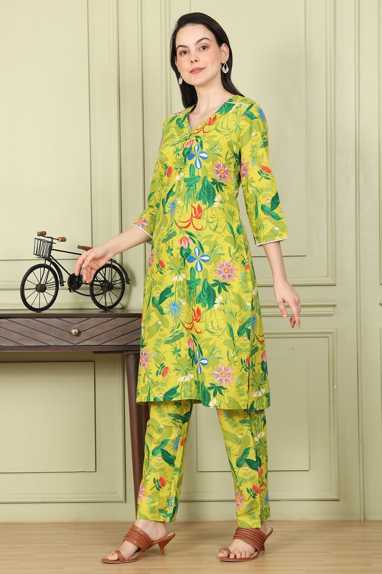 Green Floral Printed Pure Cotton Straight Kurta And Pants Co-Ord Set - wforwoman