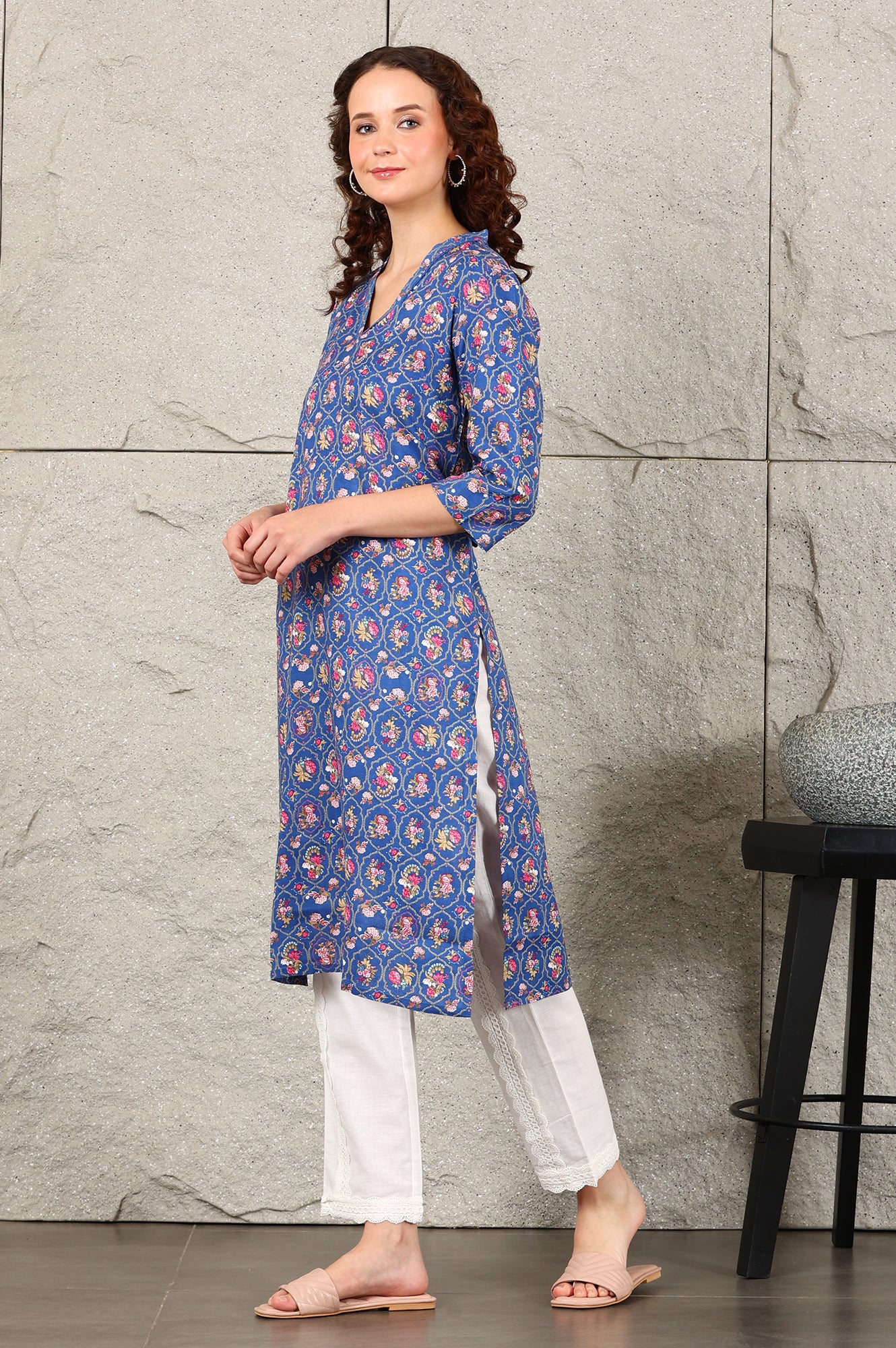 Blue Small Buti Floral Printed Straight Kurta With Lace V-Neck