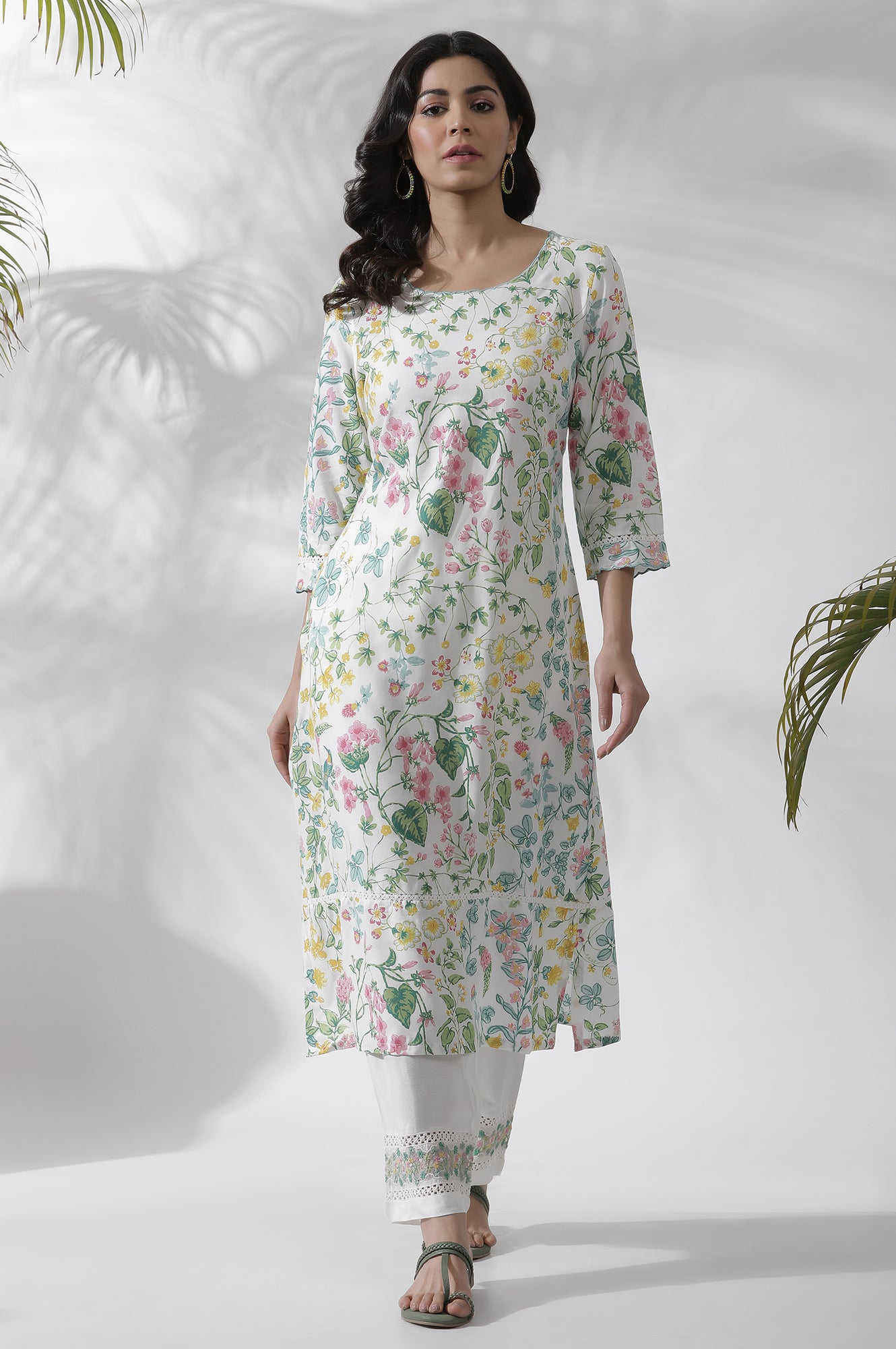 White Floral Print W Ladies Kurtis WHITE FLORAL COTTON KURTA WITH