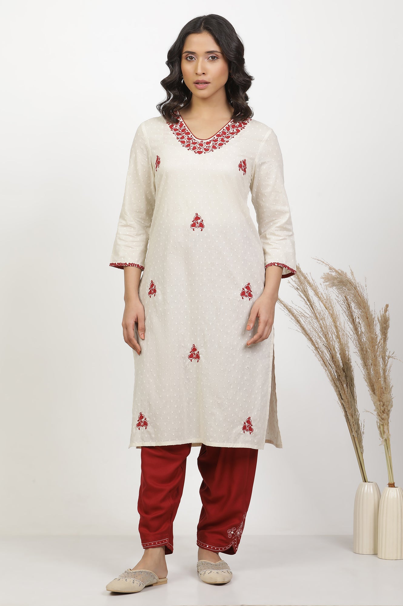 White Cotton Kurta With Red Embroidery