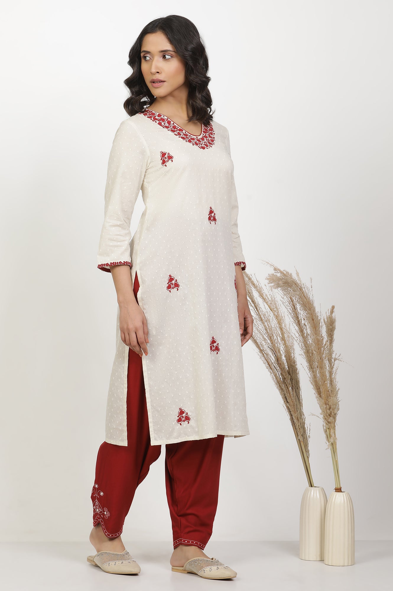 White Cotton Kurta With Red Embroidery