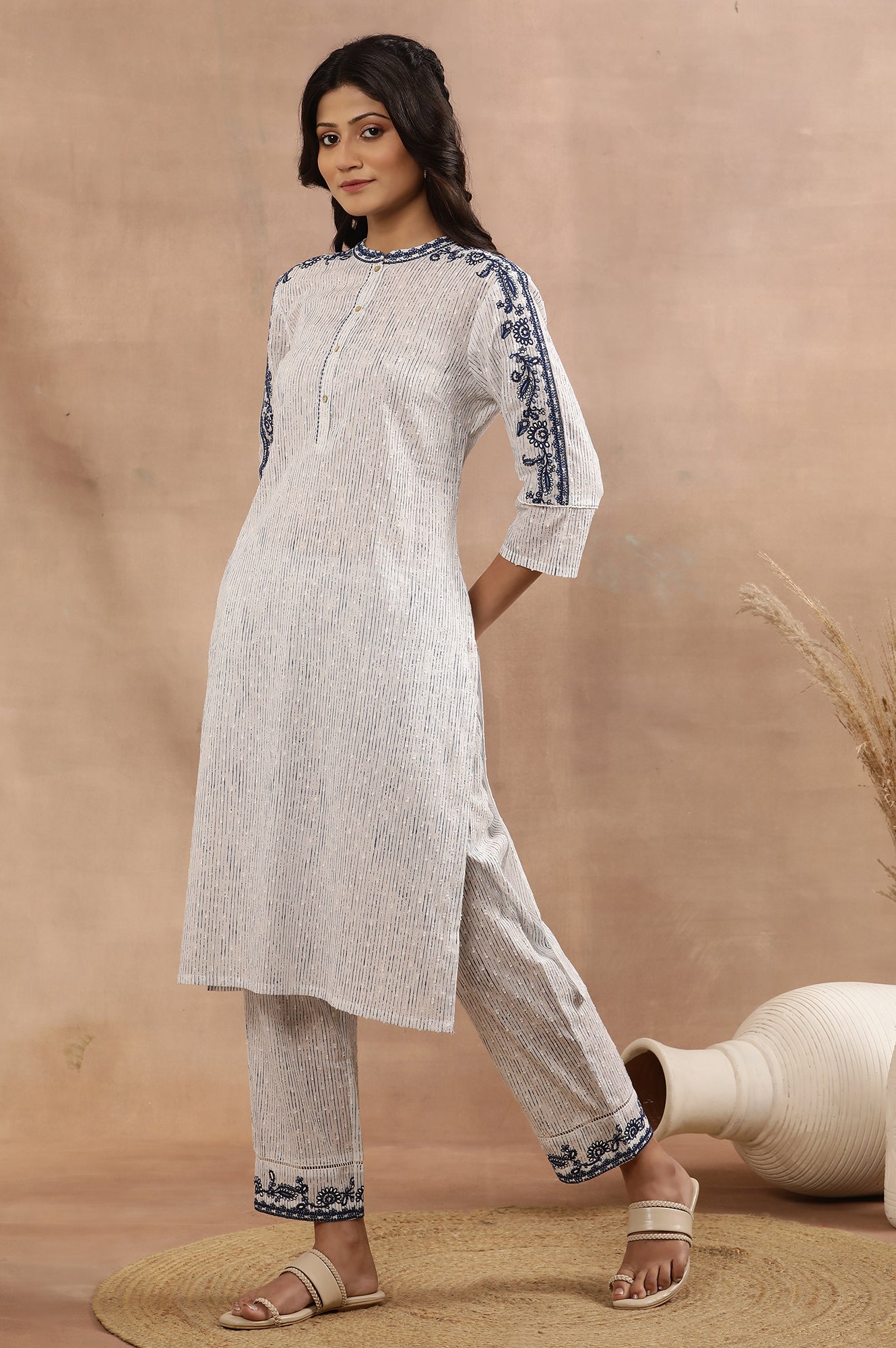 White Cotton Stripe Printed Kurta With Thread Embroidery