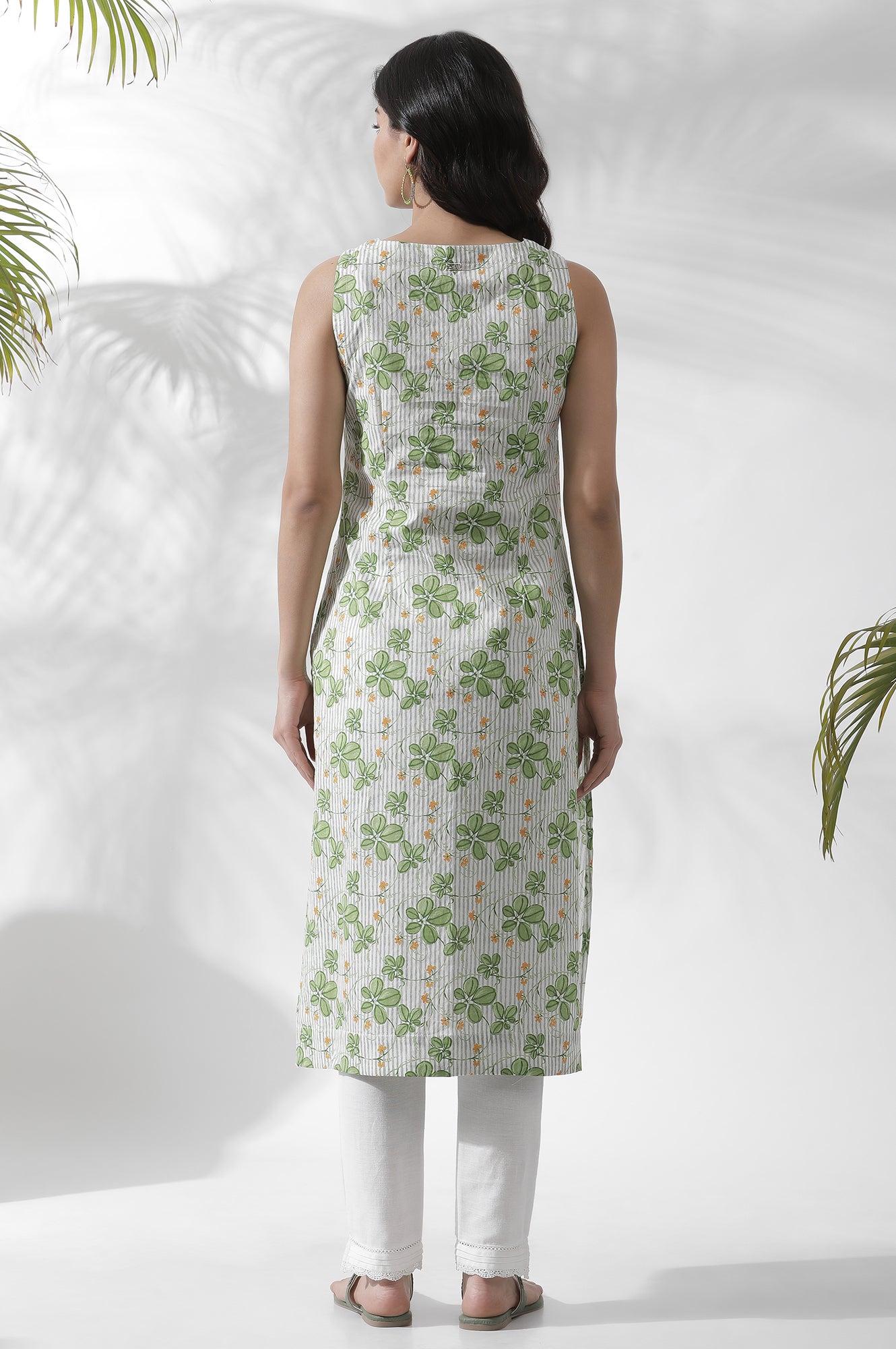 White Floral Printed Sleeveless Kurta