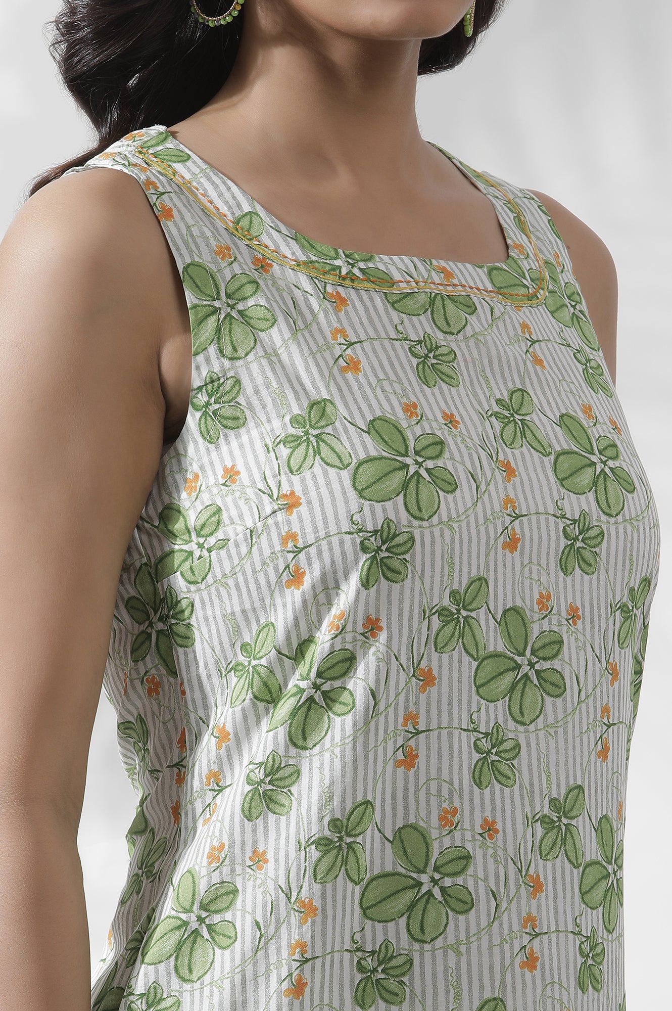 White Floral Printed Sleeveless Kurta