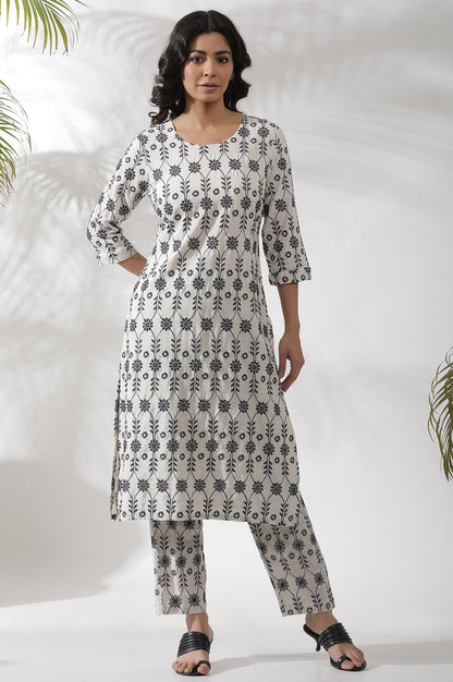 Off-White Thread Embroidered Straight Kurta