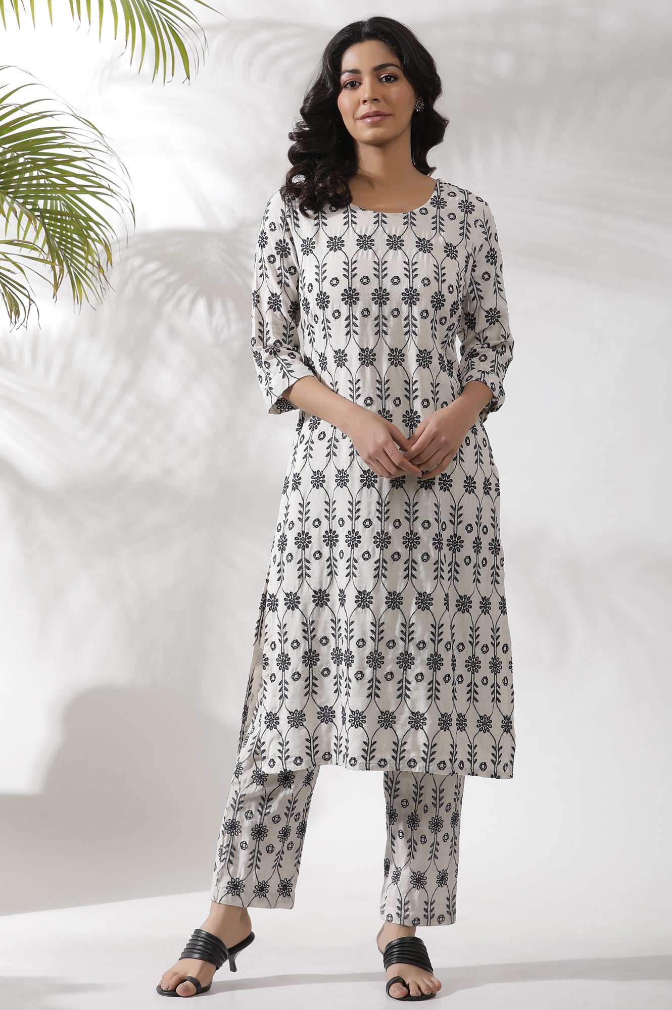 Off-White Thread Embroidered Straight Kurta