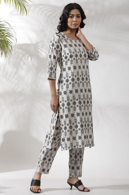 Off-White Thread Embroidered Straight Kurta