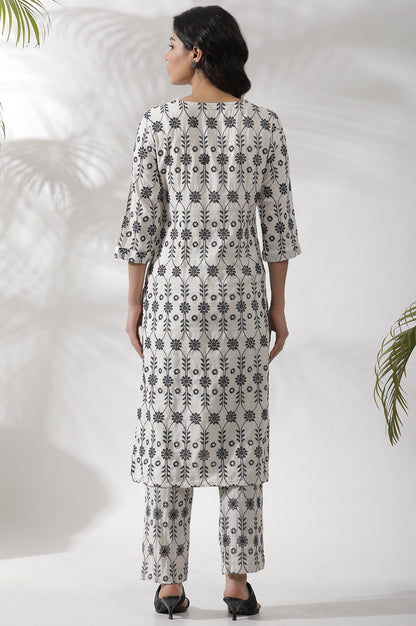 Off-White Thread Embroidered Straight Kurta