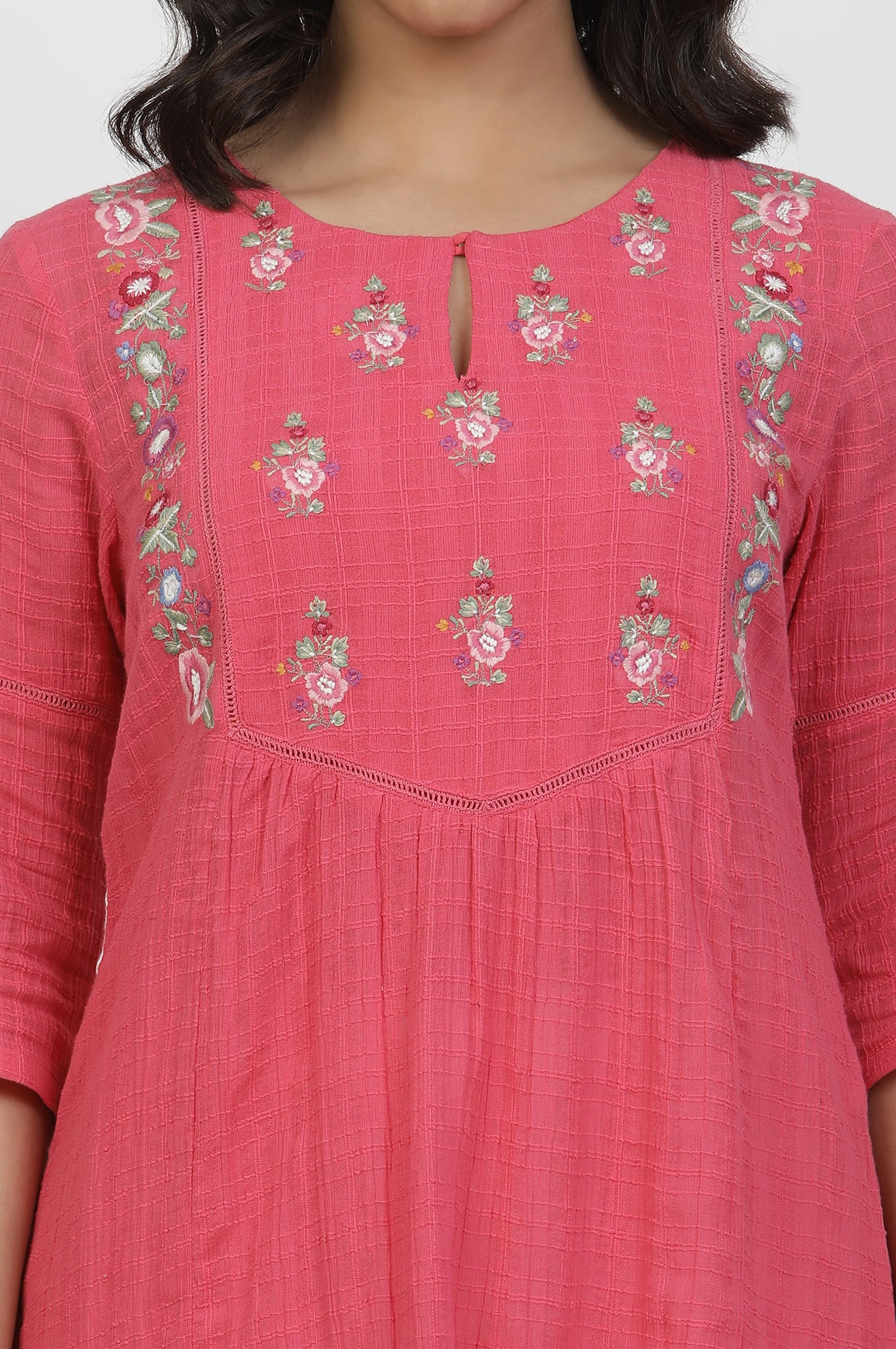 わ Buy Pink Textured Cotton Embroidered Kurta @ 2799 | W for woman
