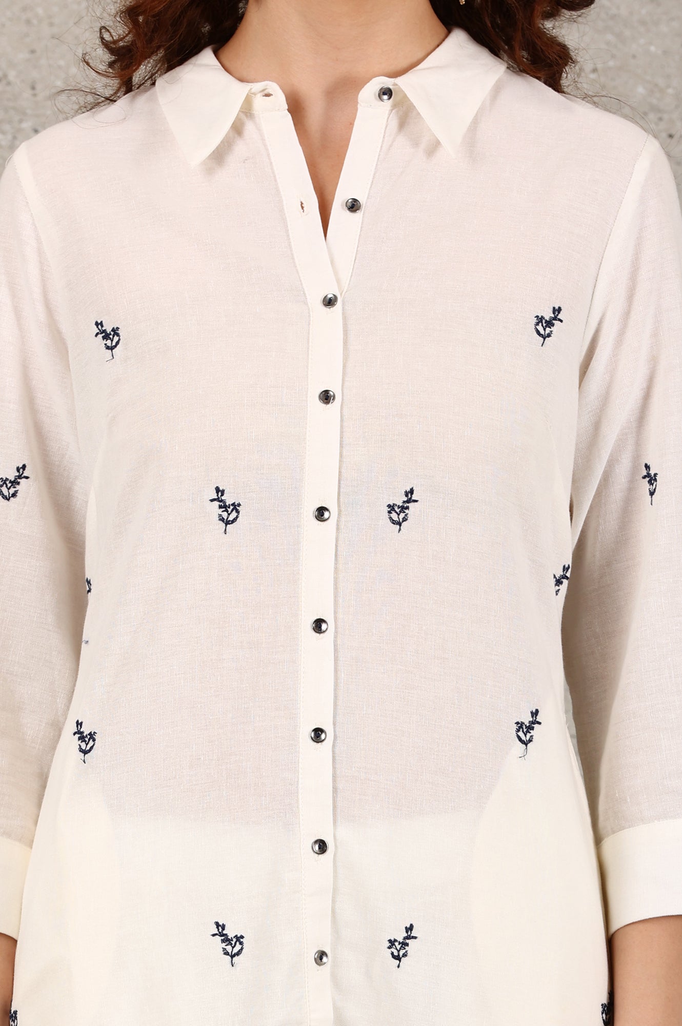 White Thread Embroidered Shirt Collar Cotton Blend Kurta