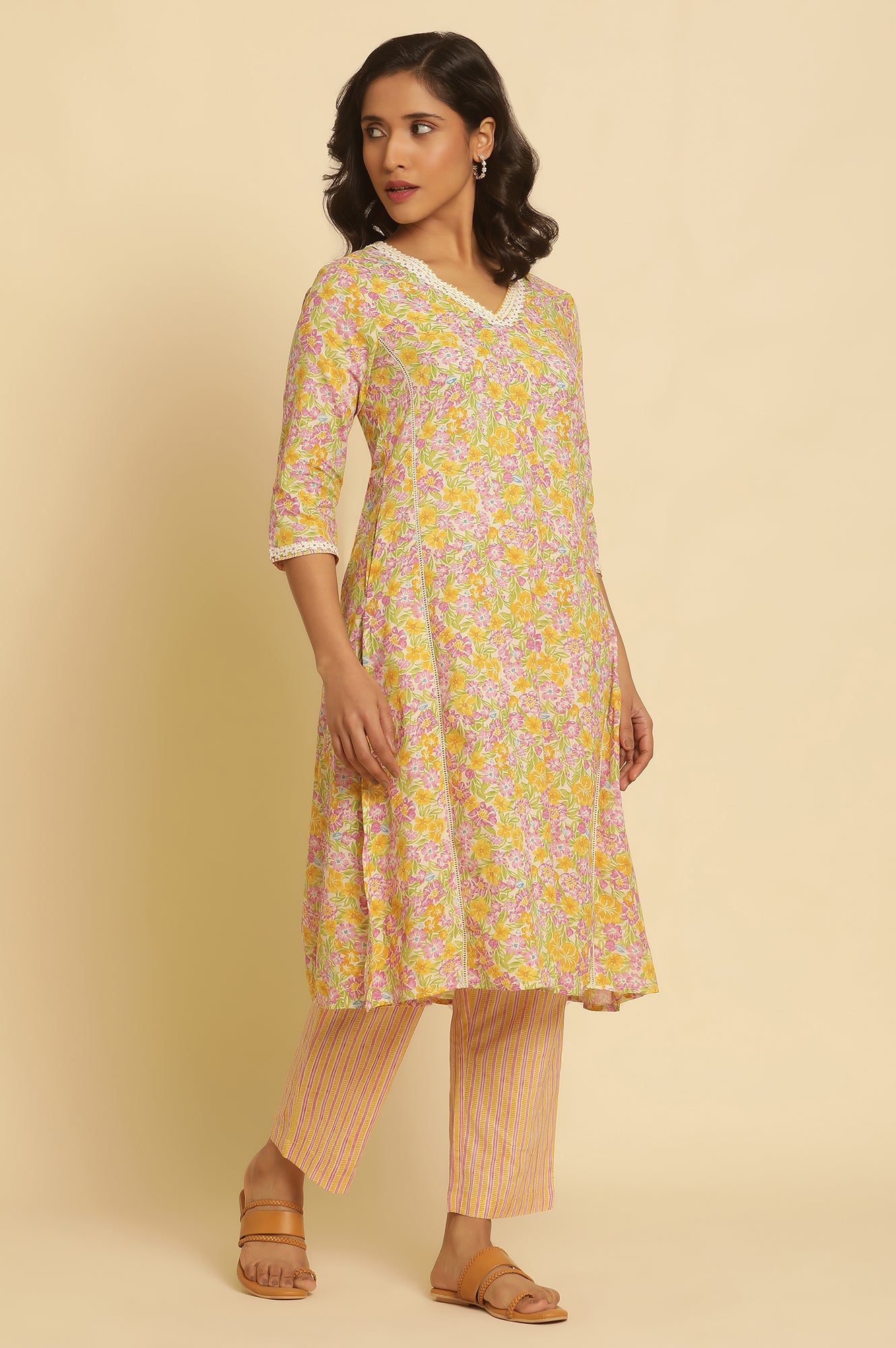 Multi-Coloured Floral Printed Kurta, Pants And Dupatta Set