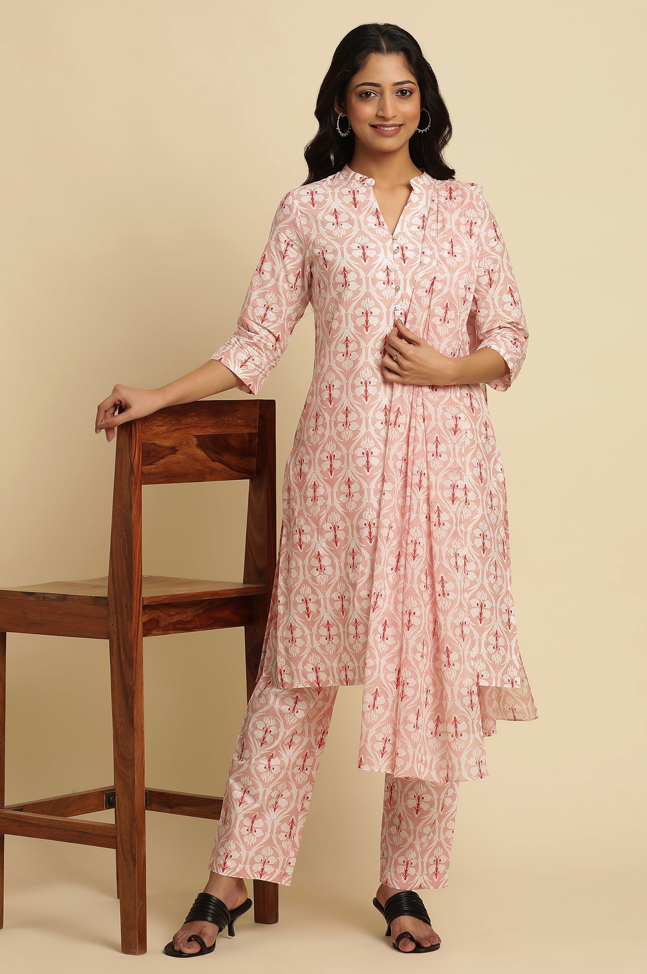 Light Pink Floral Printed Kurta, Pants And Dupatta Set