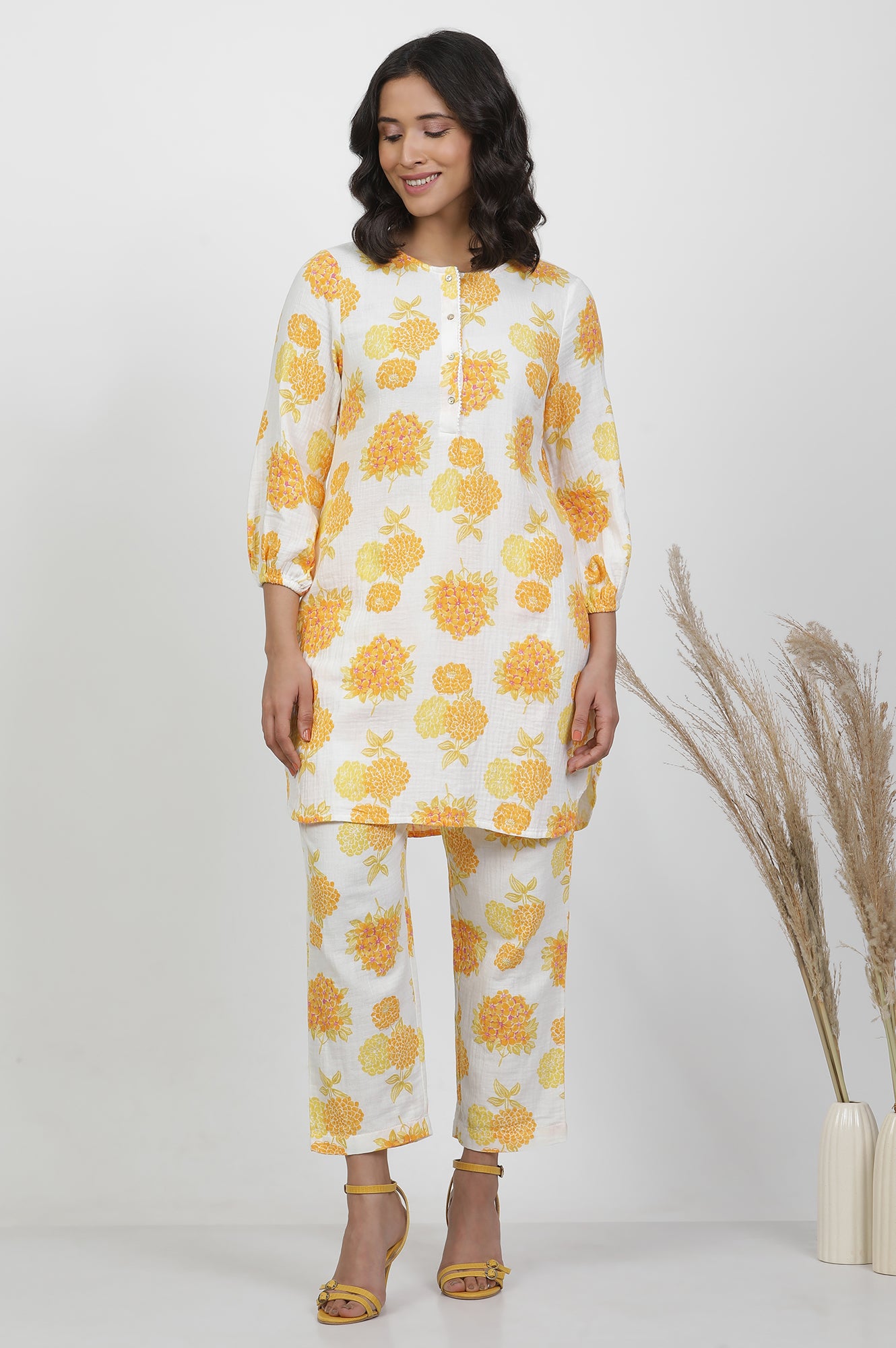 White And Yellow Bold Floral Printed Kurta And Pants Co-Ord Set